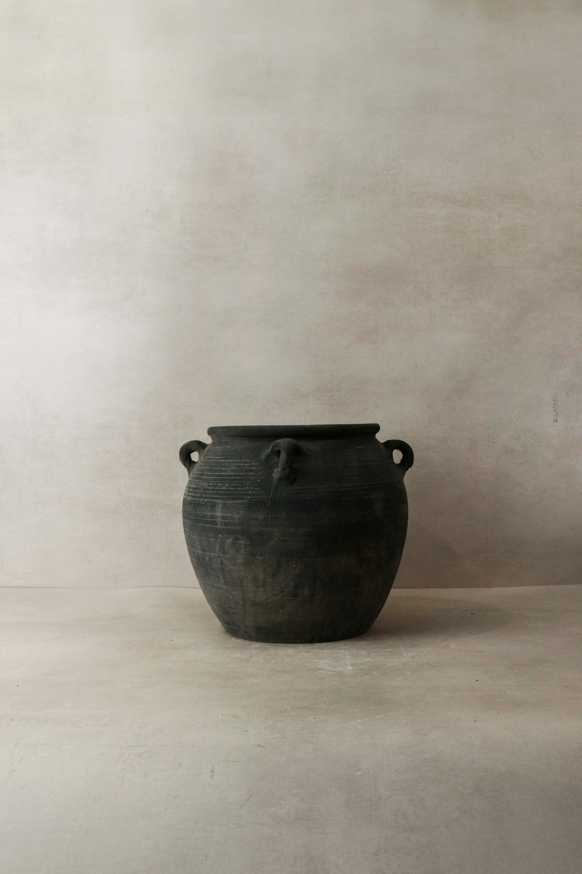 Vintage Dark pot with ears - E4.1
