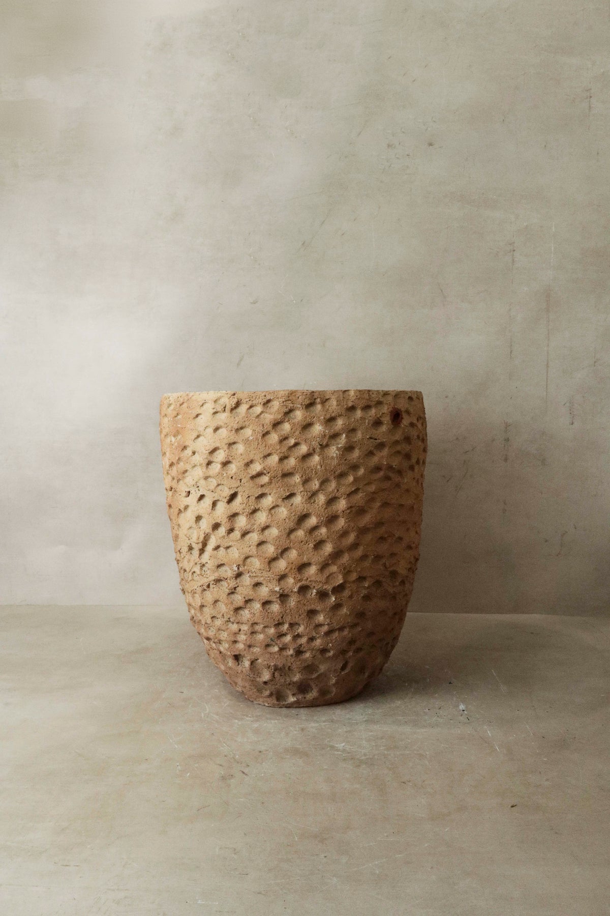 Gwayi clay pot — side view
