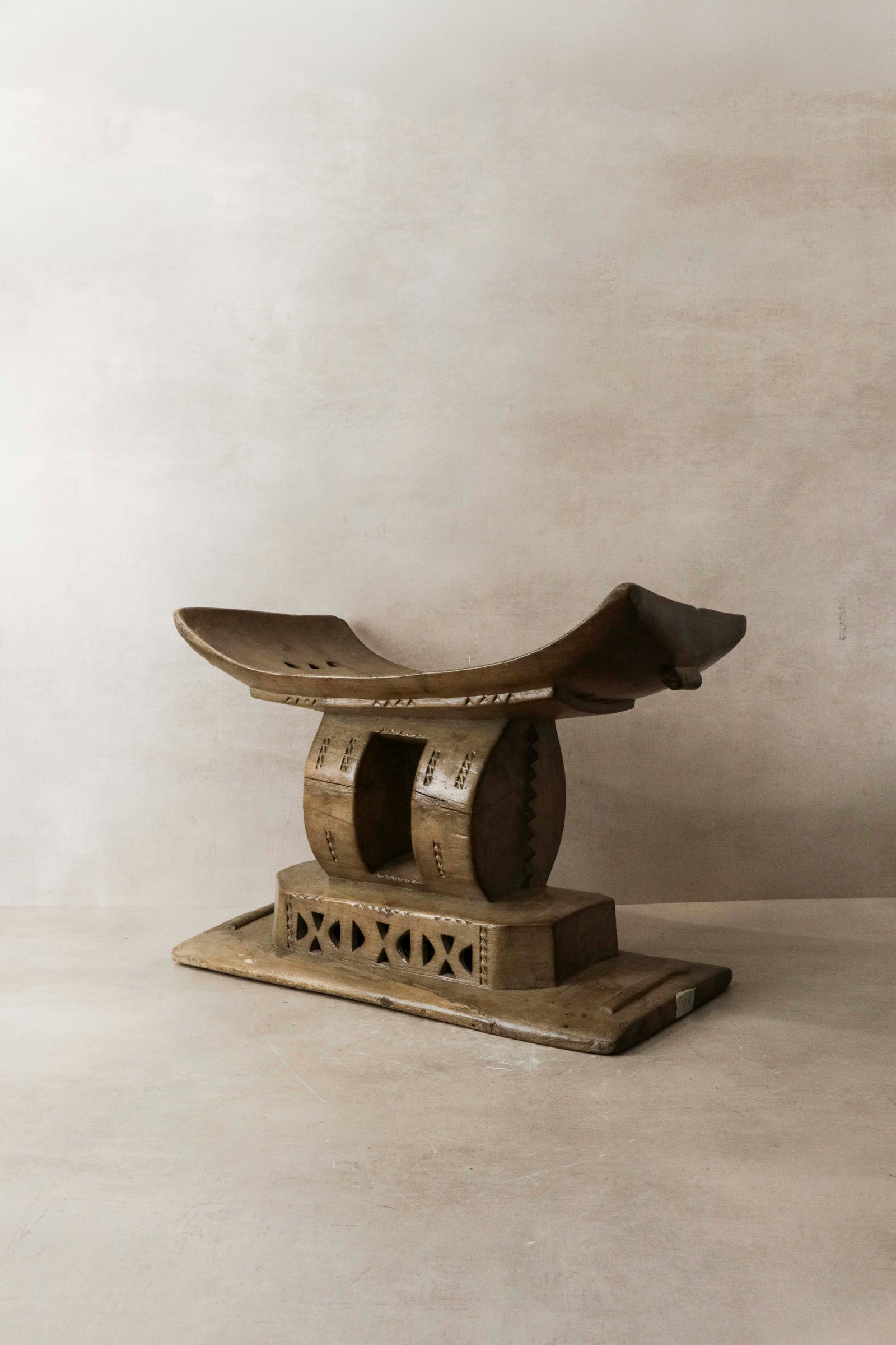 Ashanti Stool - 141.1