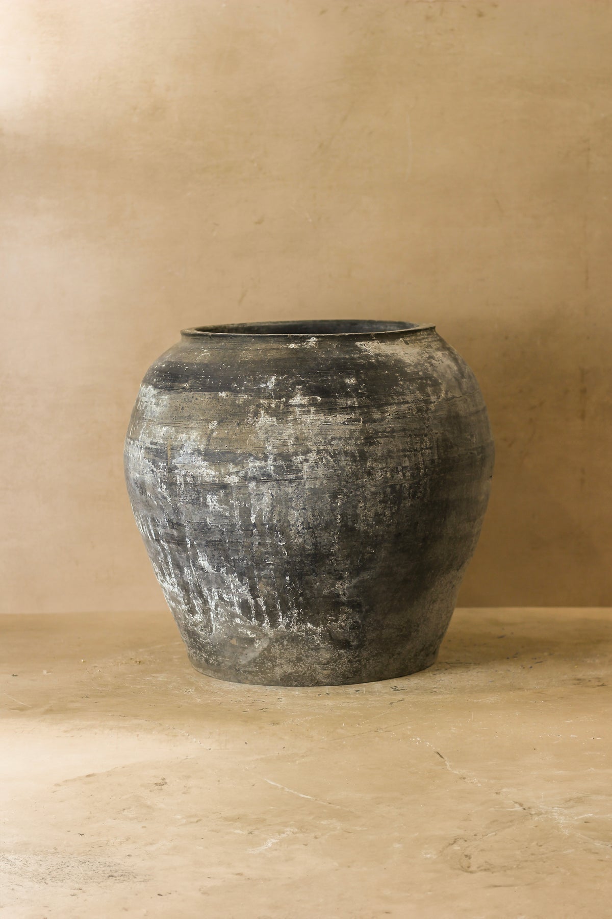 Vintage Dark Pot - No 68