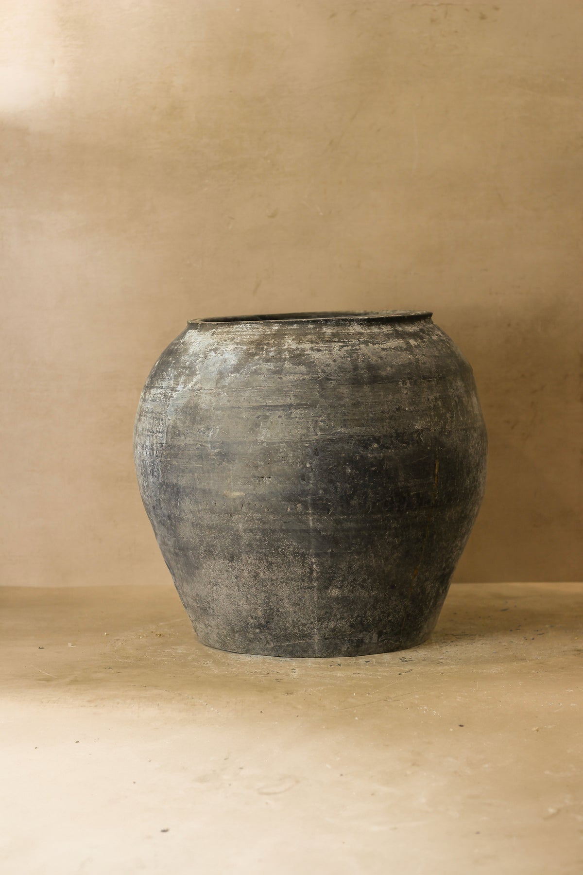 Vintage Dark Pot - No 68