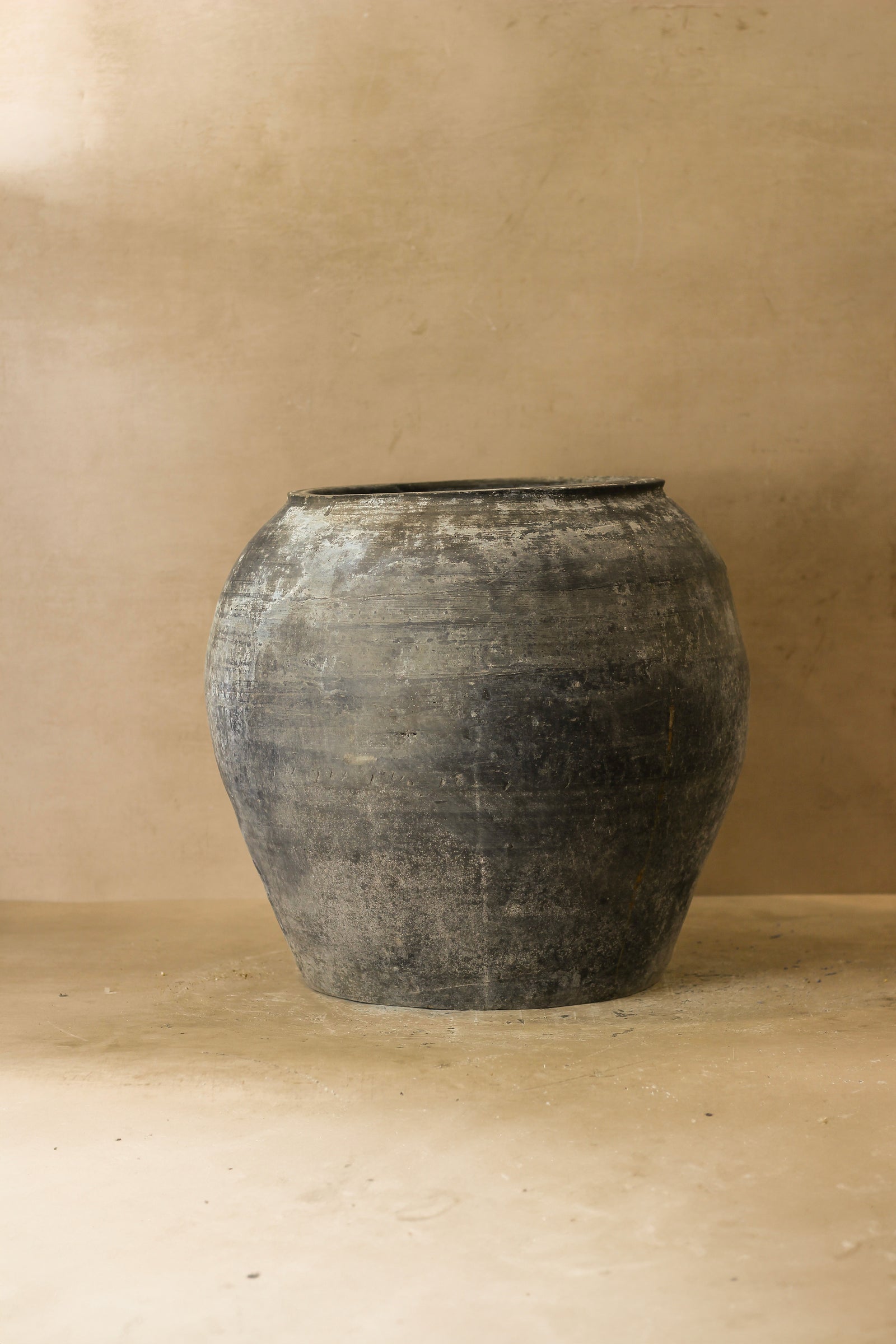 Vintage Dark Pot - No 68