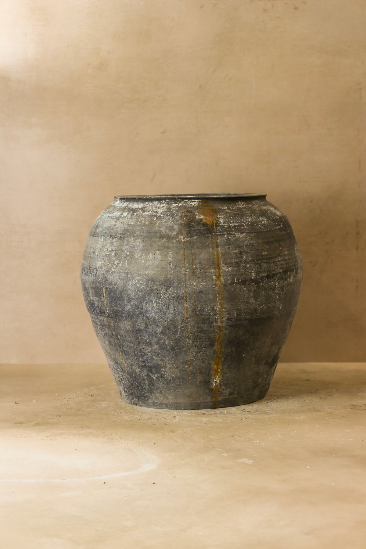 Vintage Dark Pot - No 68