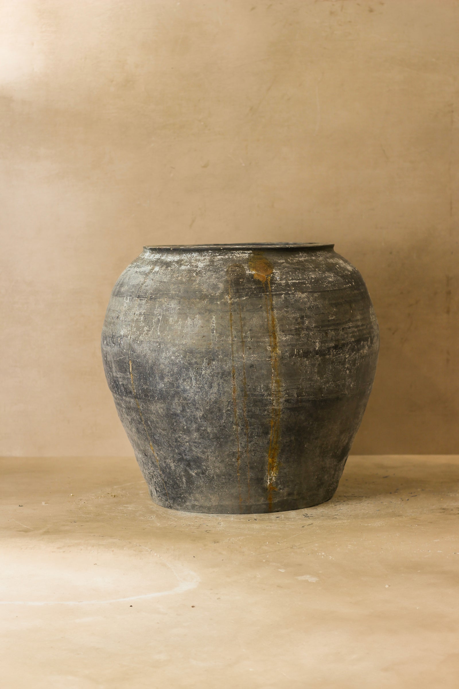 Vintage Dark Pot - No 68