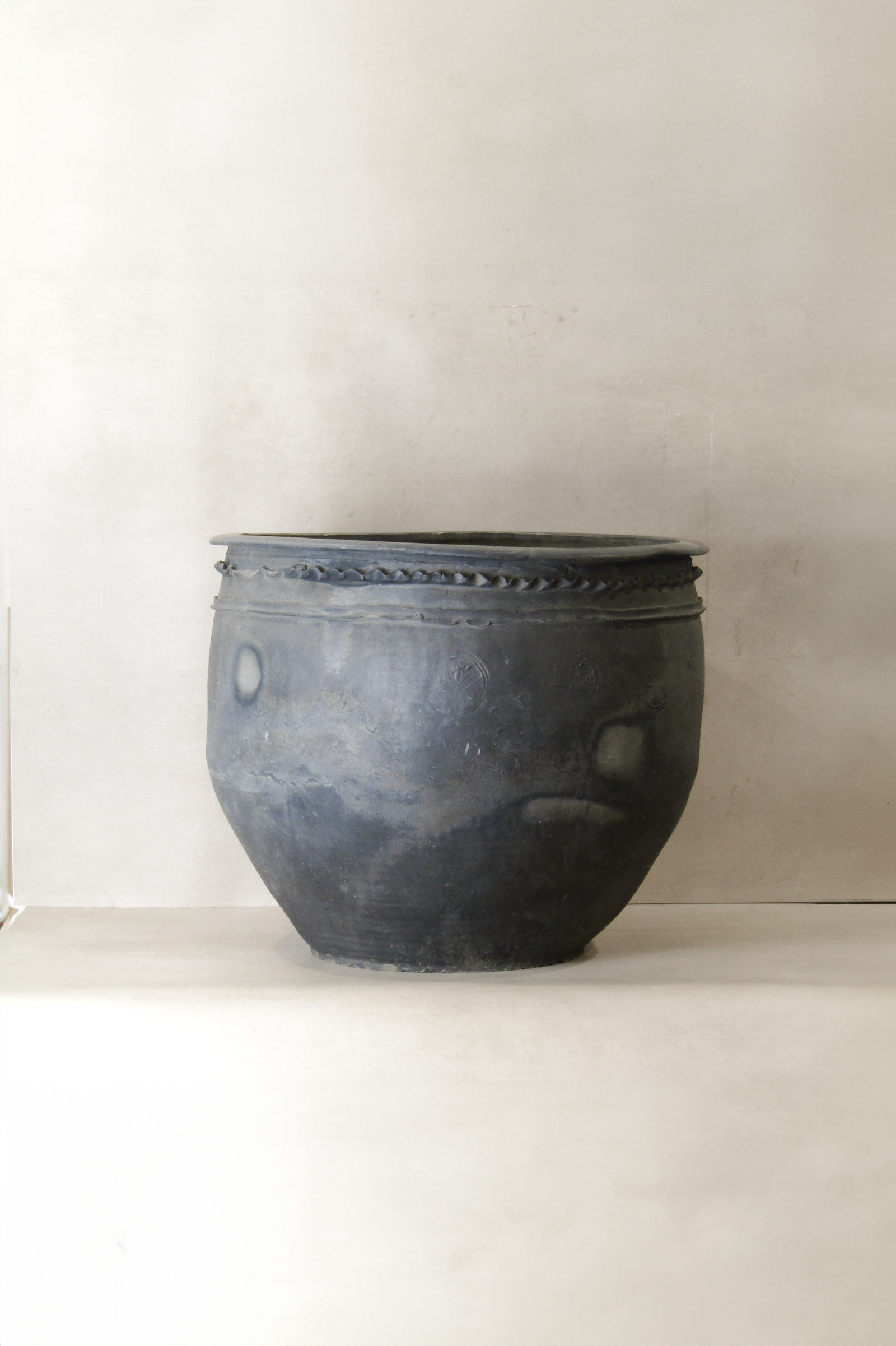 Big Old Grey Asian Pots - L019