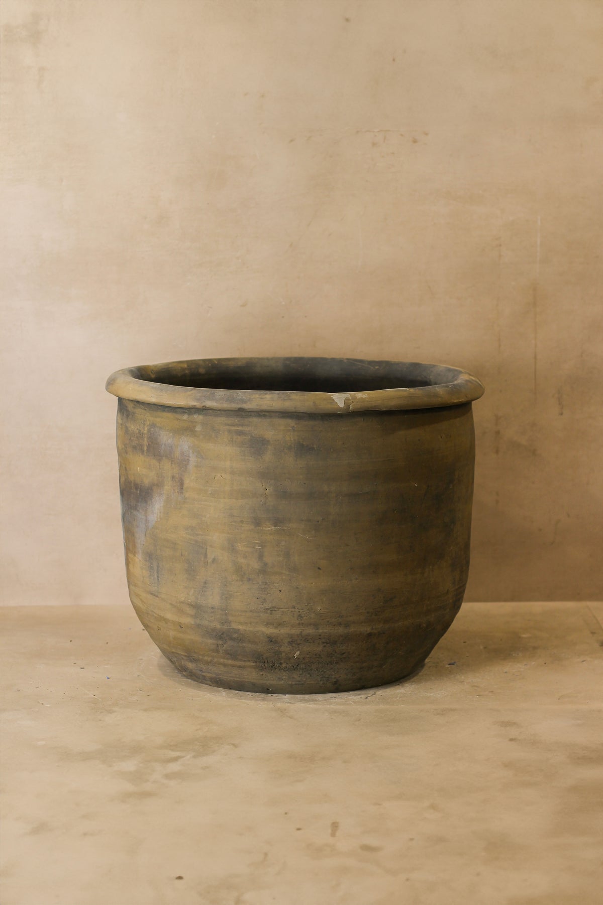 Big Old Grey Asian Pot - L012