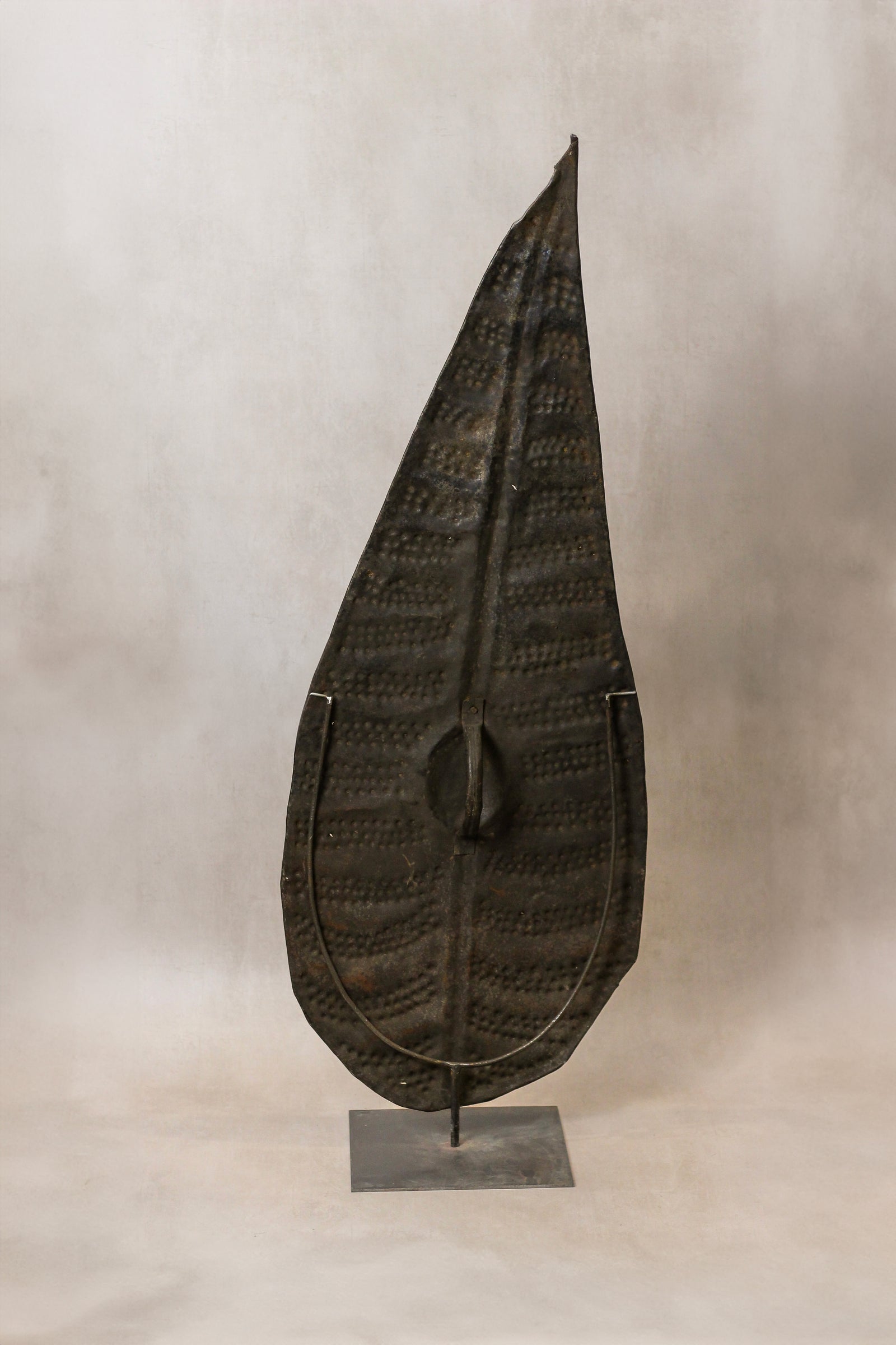 Vintage Sudanese Dinka Shield - 44.2