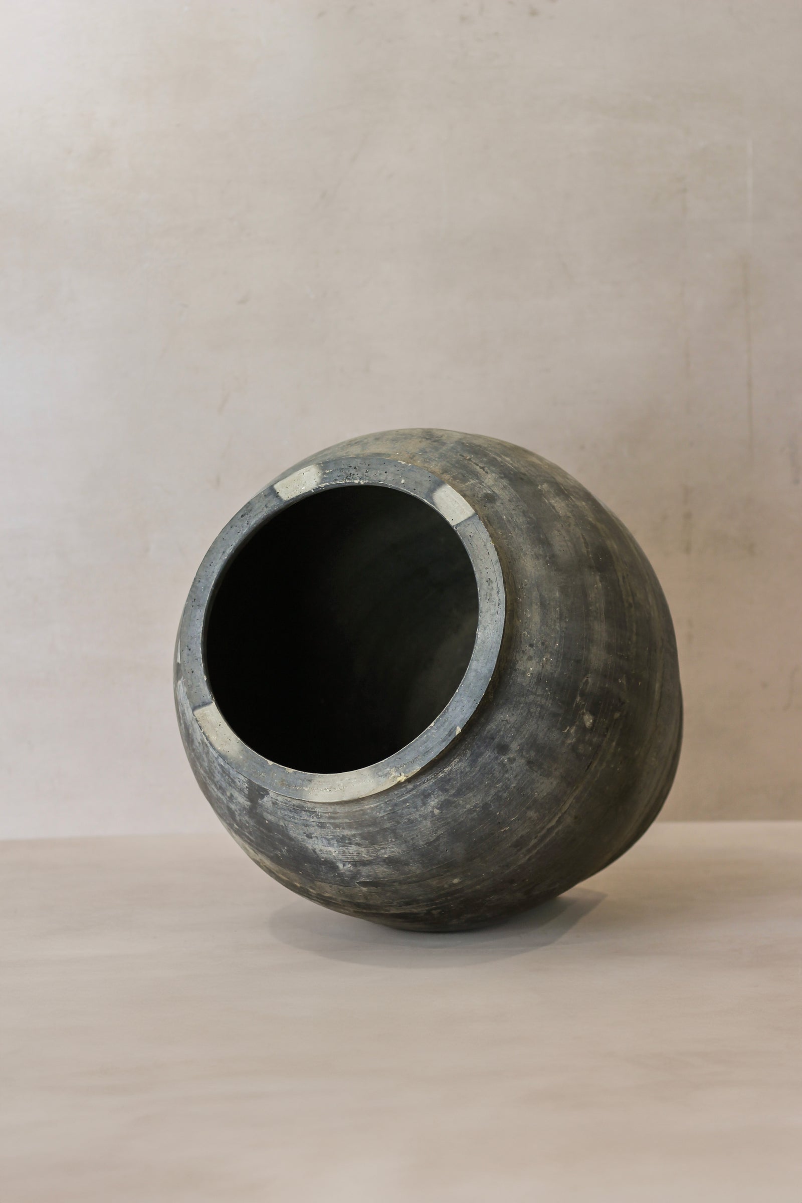 Vintage Dark Pot - No 69