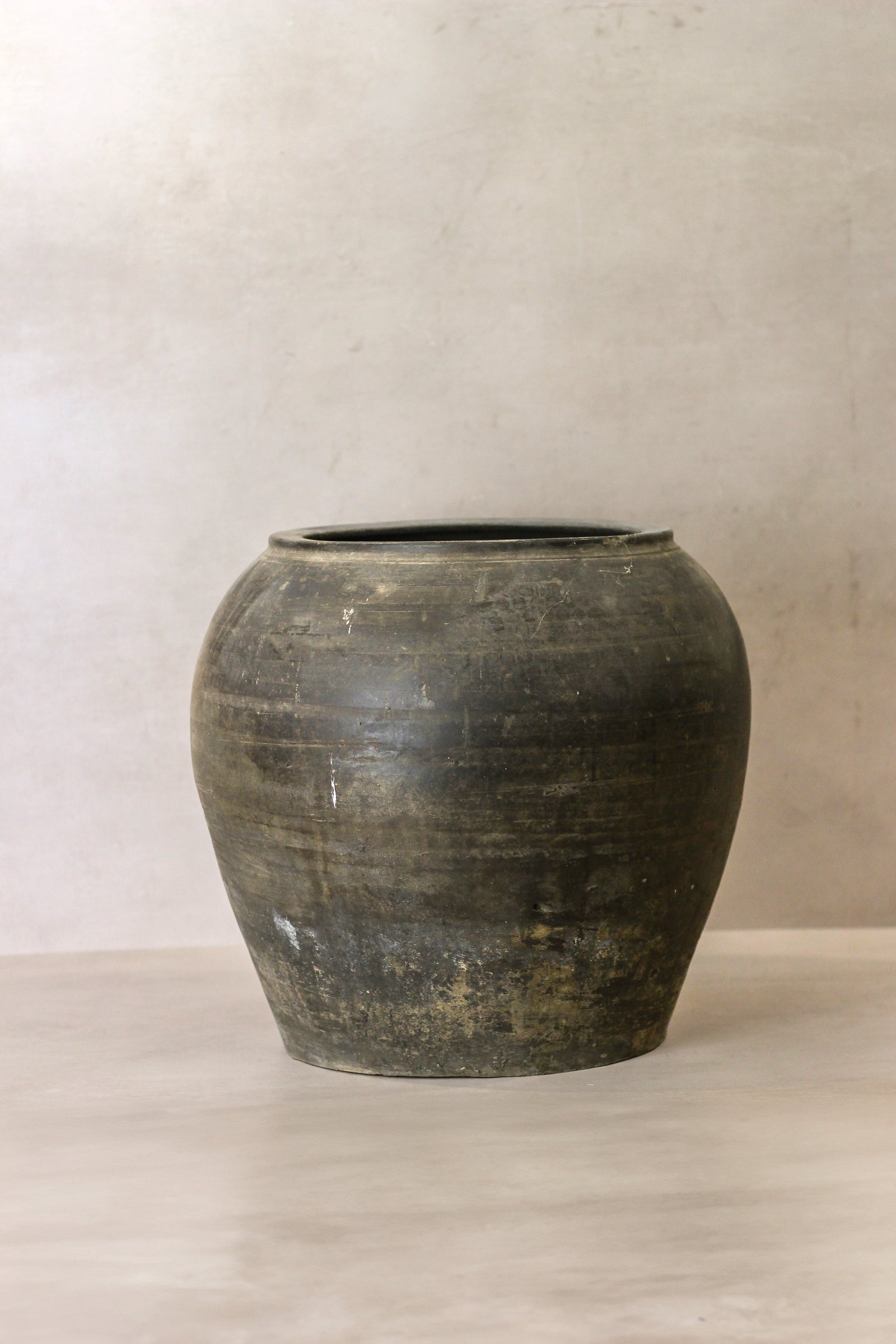 Vintage Dark Pot - No 70