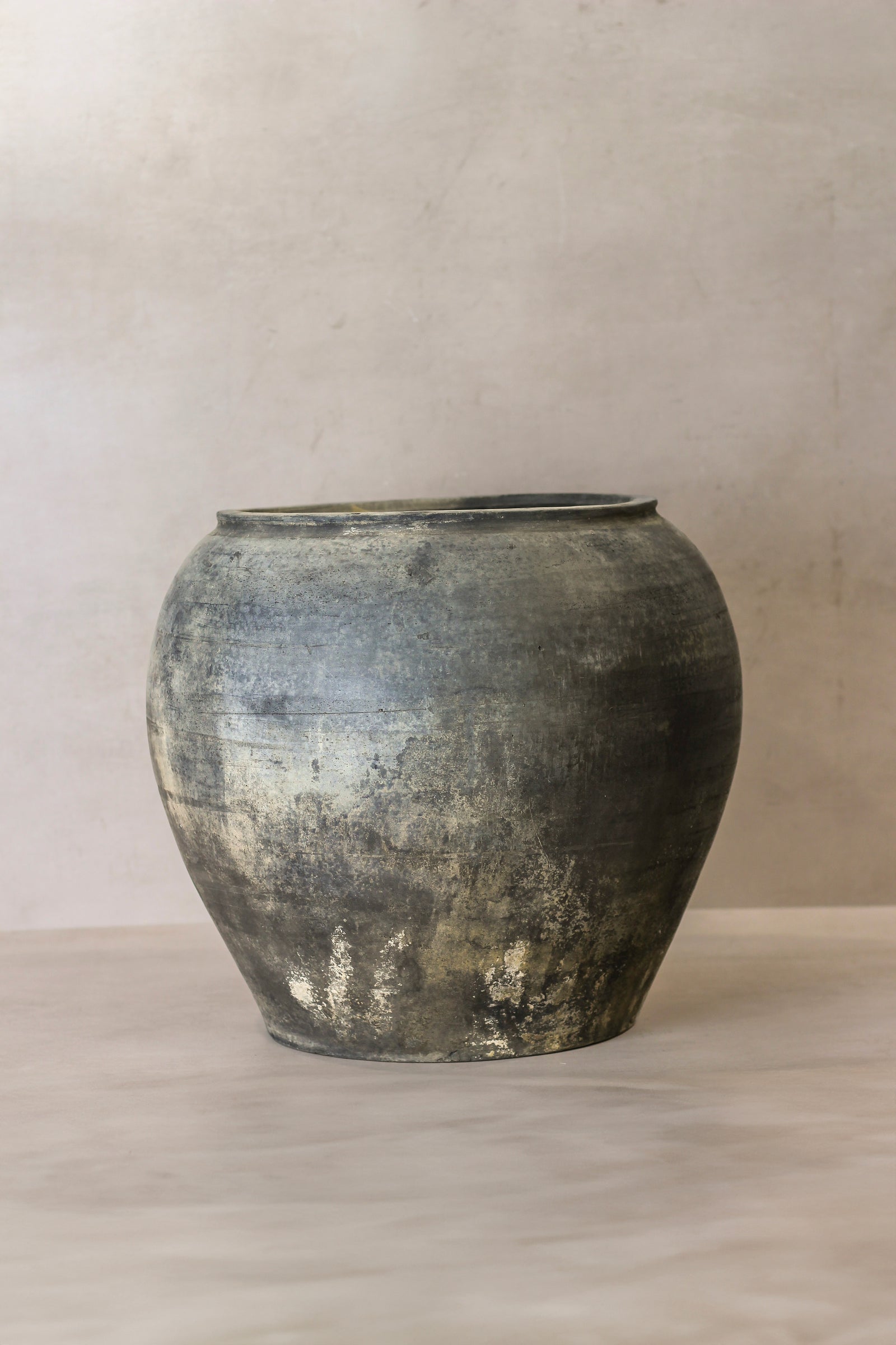 Vintage Dark Pot - No 71