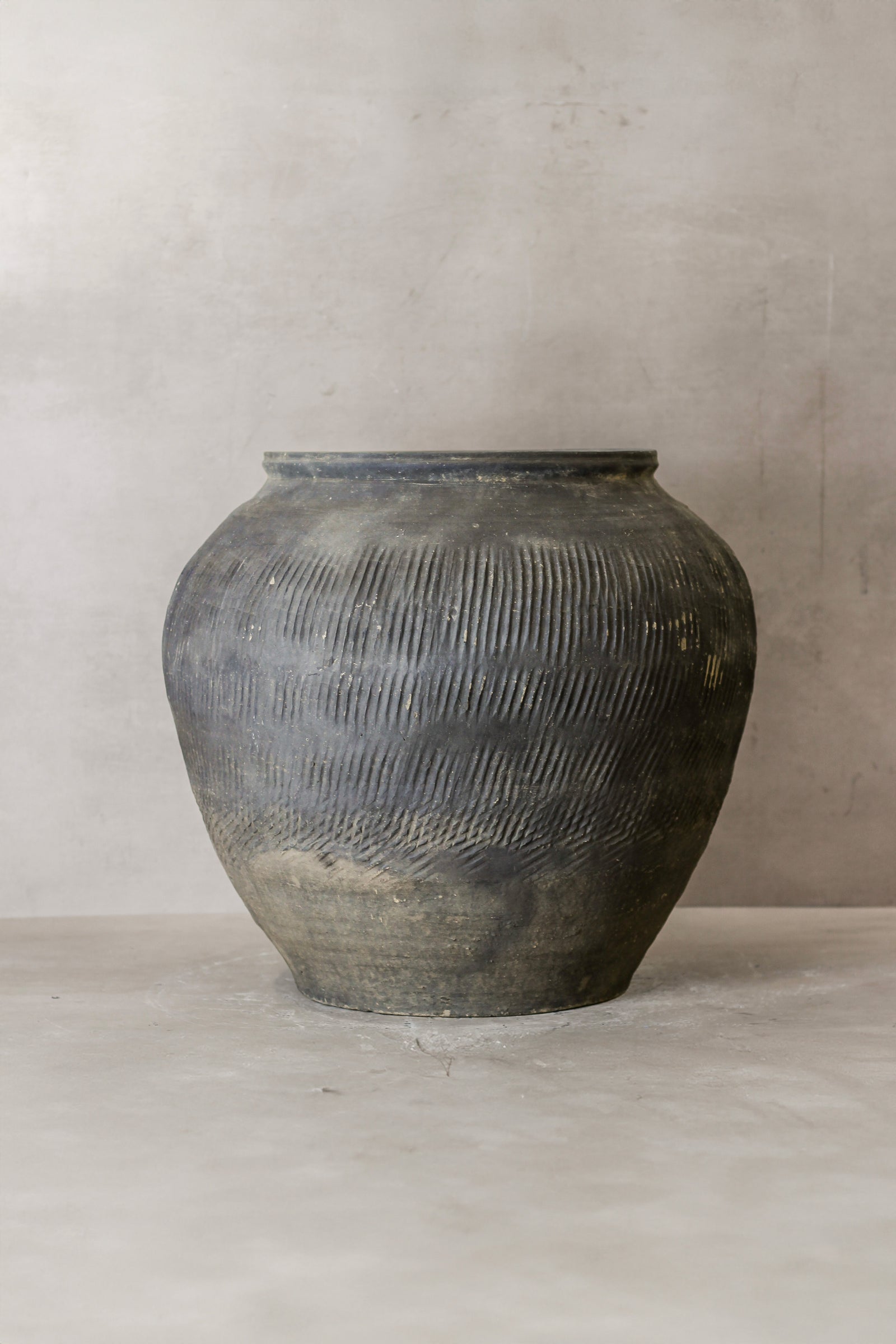 Vintage Textured Grey Pot - VT04