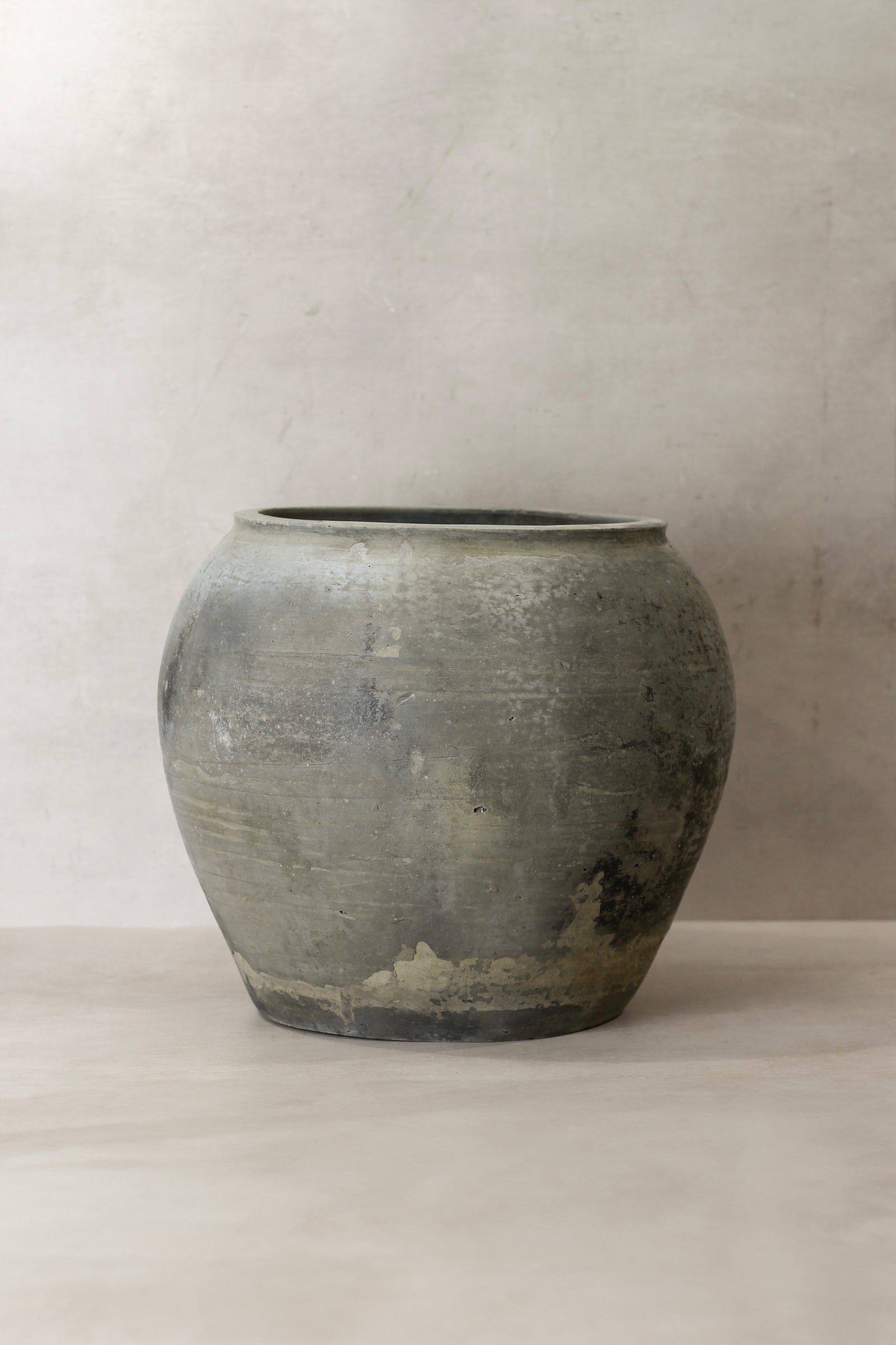 Vintage Dark Pot - No 75