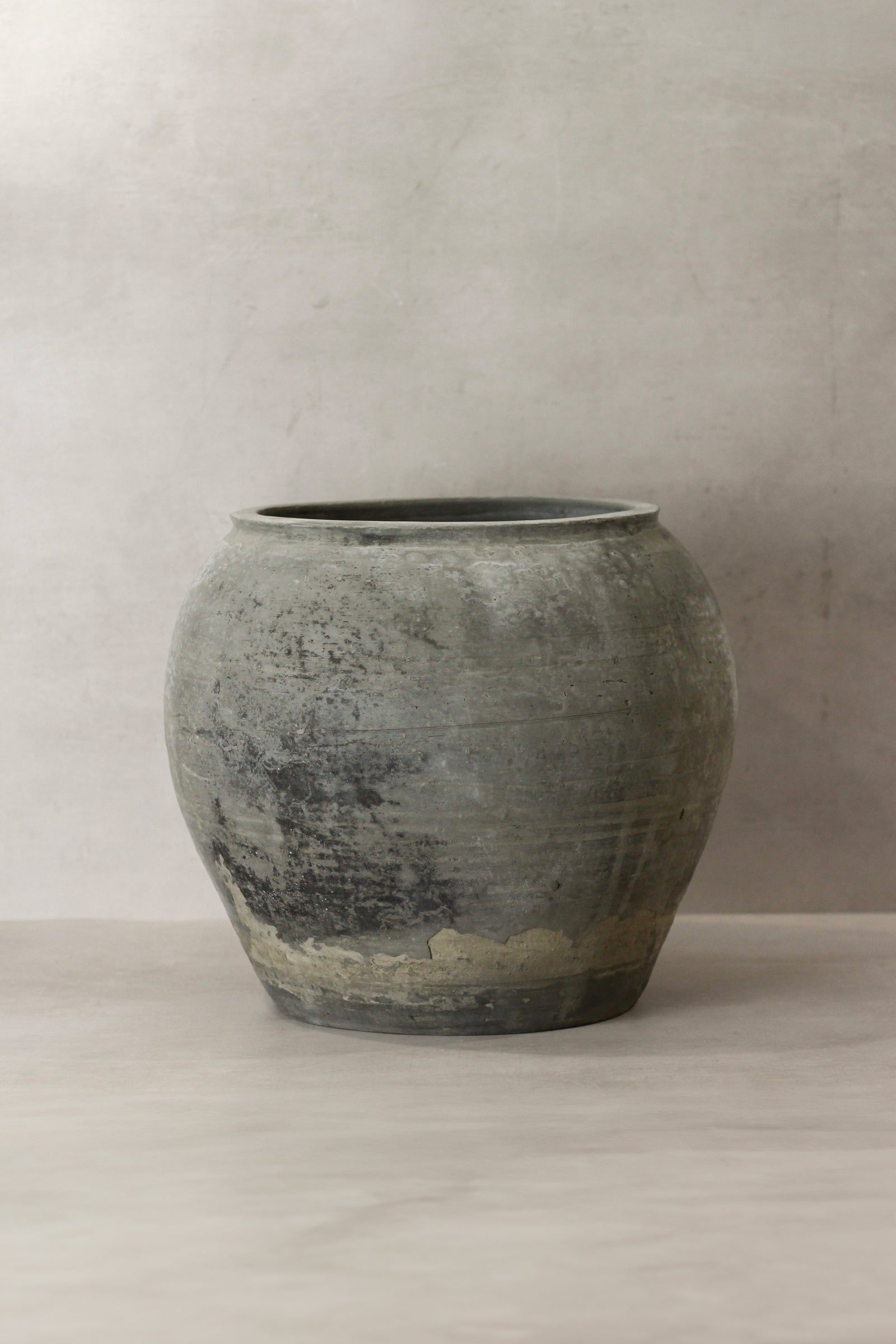 Vintage Dark Pot - No 75