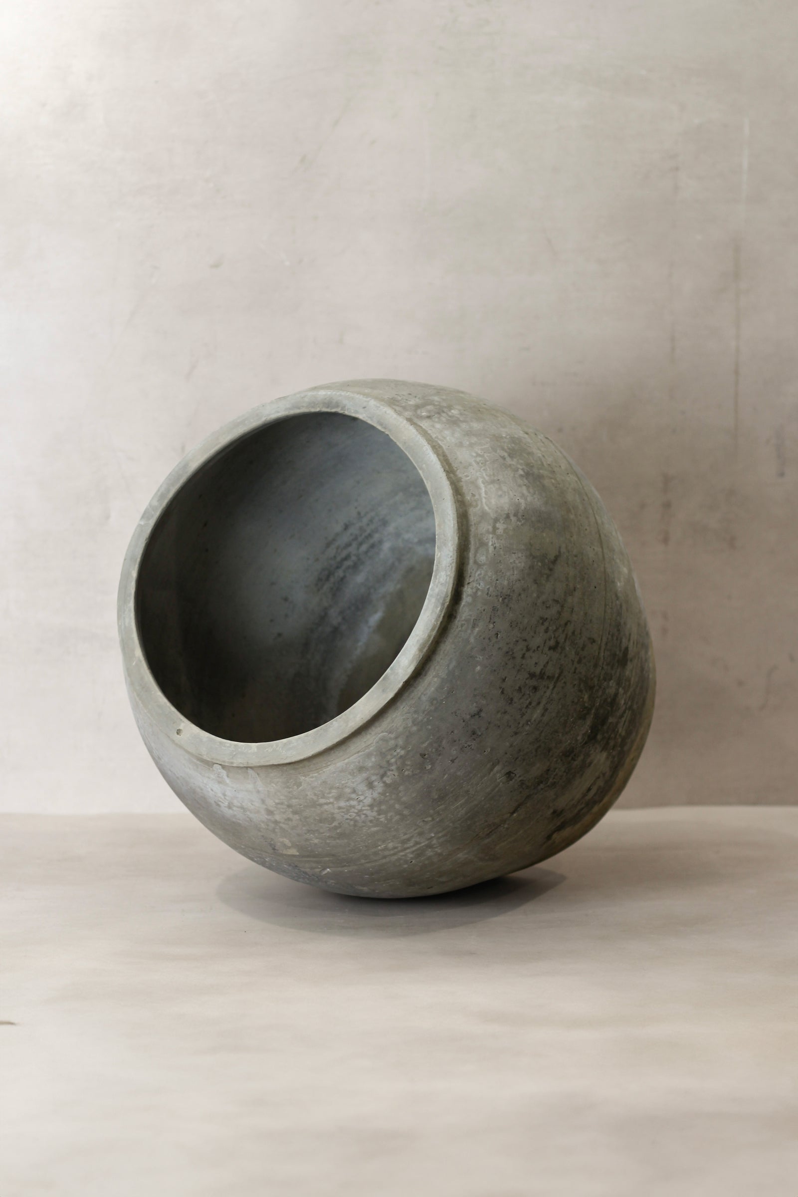 Vintage Dark Pot - No 75