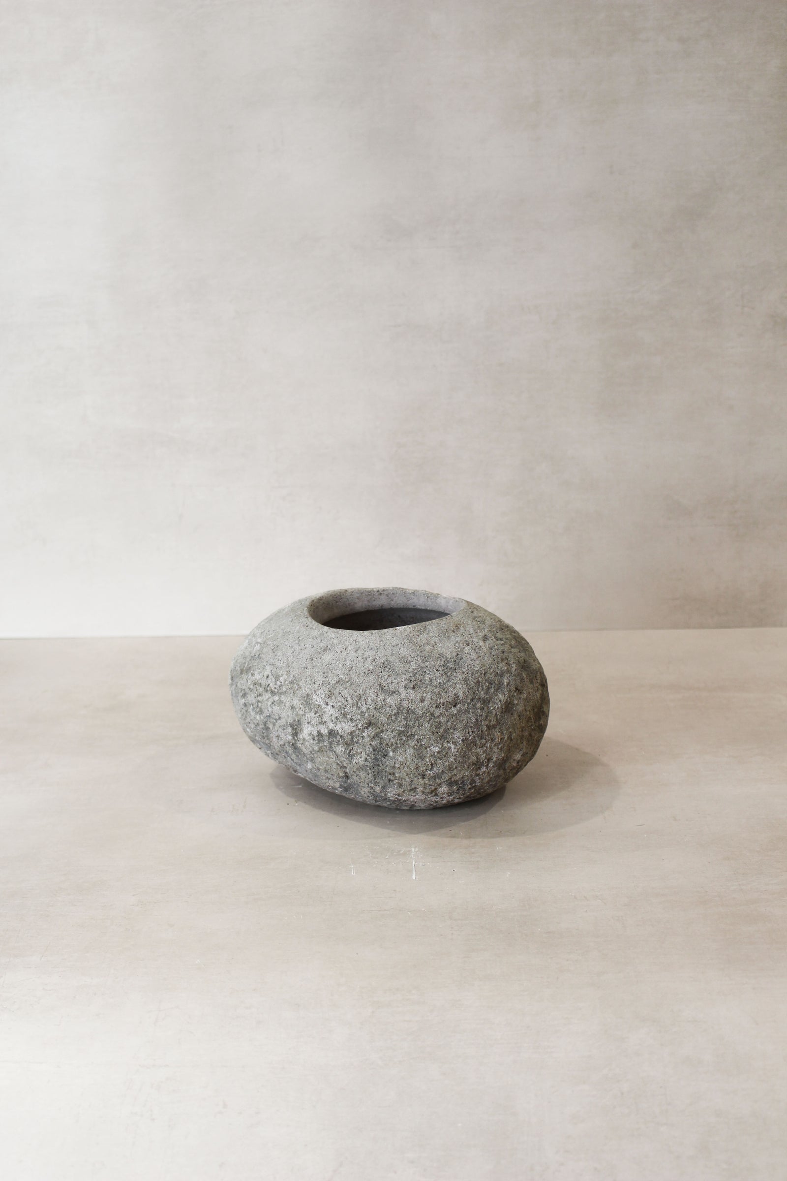 River Stone Planter Pot No8