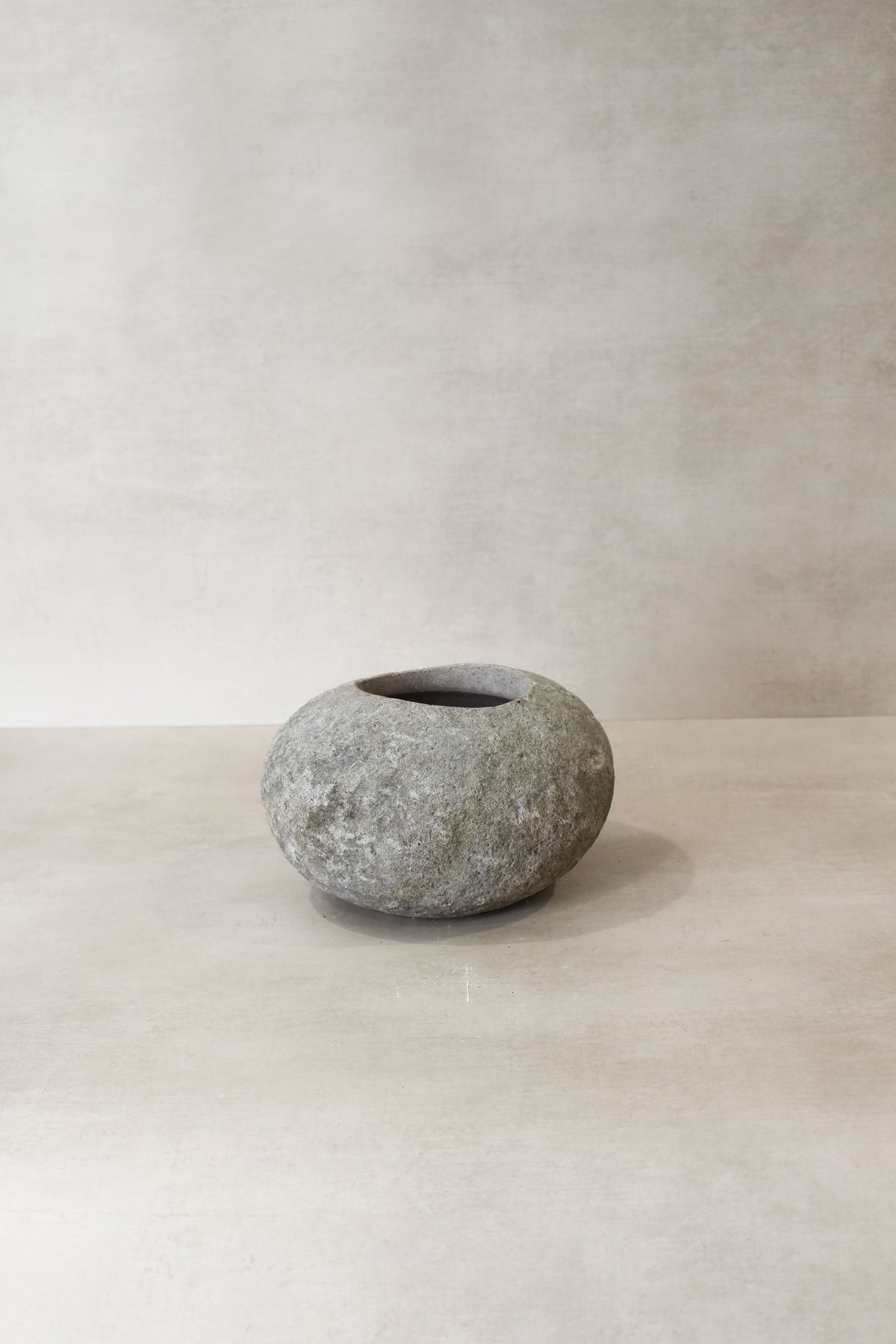 River Stone Planter Pot No8