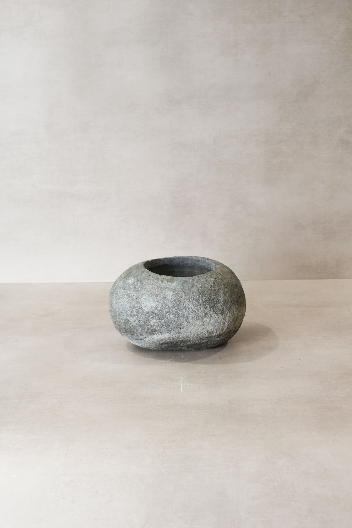 River Stone Planter Pot No10