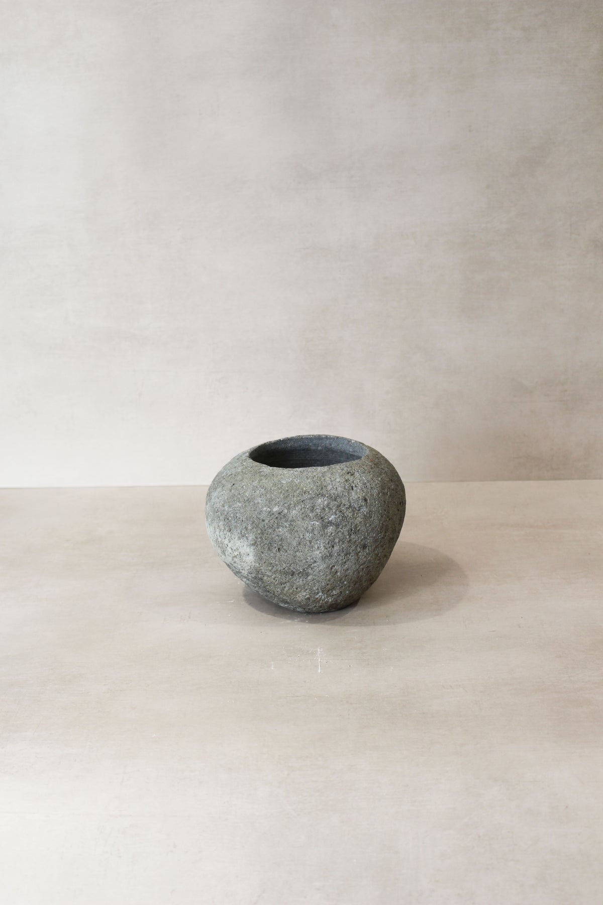 River Stone Planter Pot No10