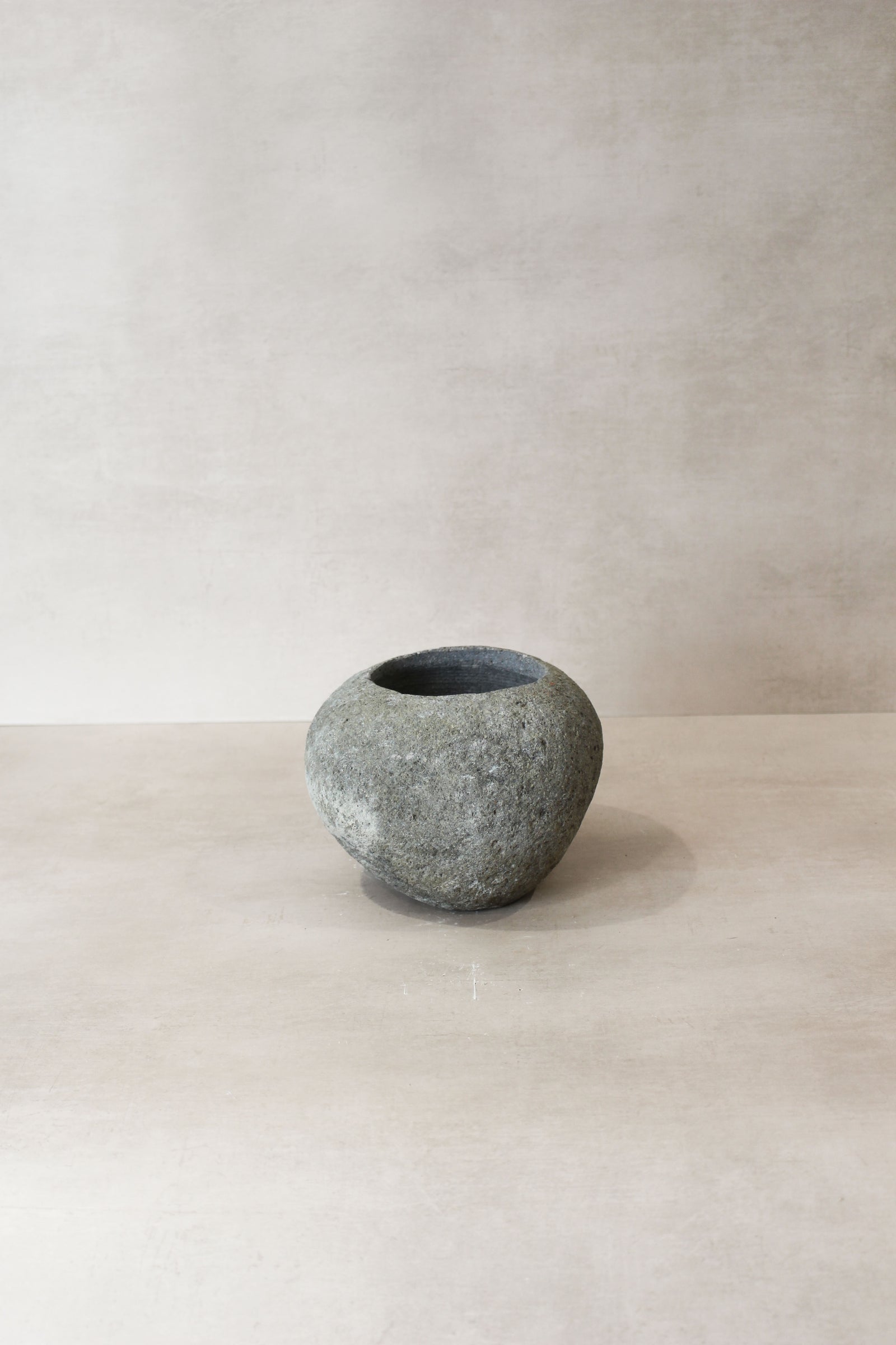 River Stone Planter Pot No10