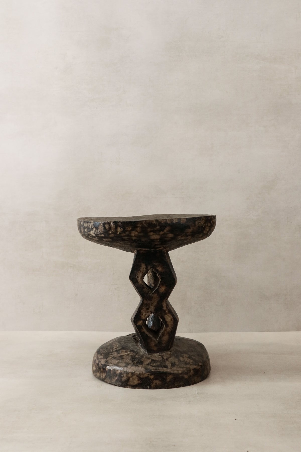 Tonga Stool - 101.2