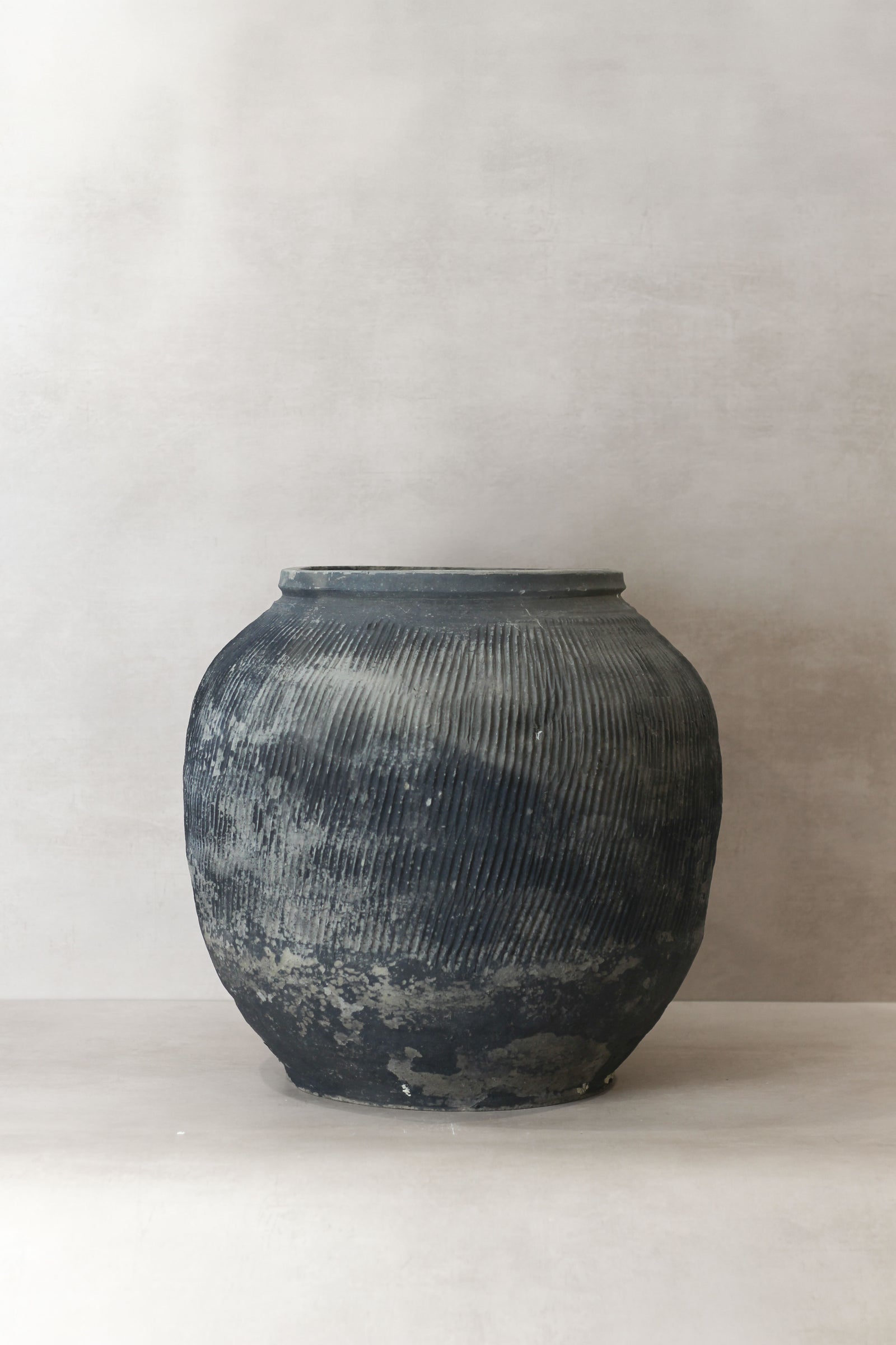 Vintage Textured Grey Pot - VT08