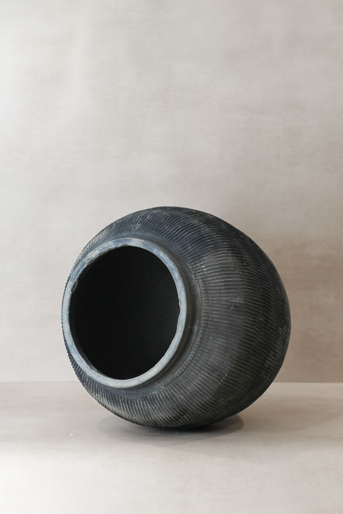 Vintage Textured Grey Pot - VT08