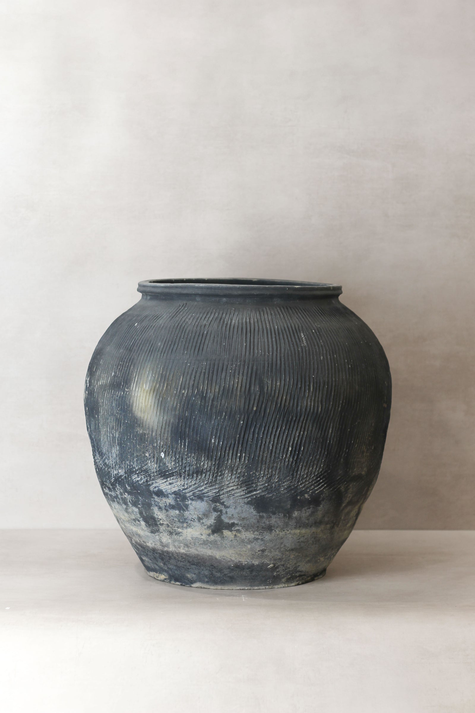 Vintage Textured Grey Pot - VT07