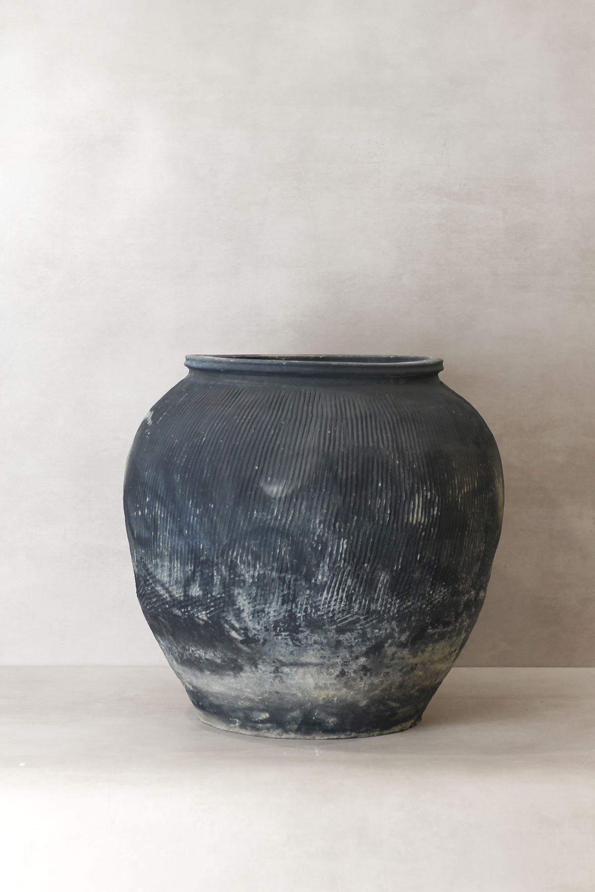Vintage Textured Grey Pot - VT07