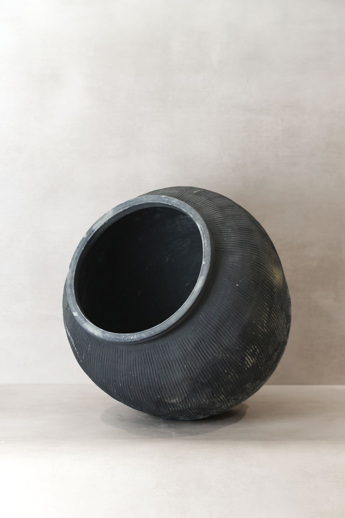 Vintage Textured Grey Pot - VT07