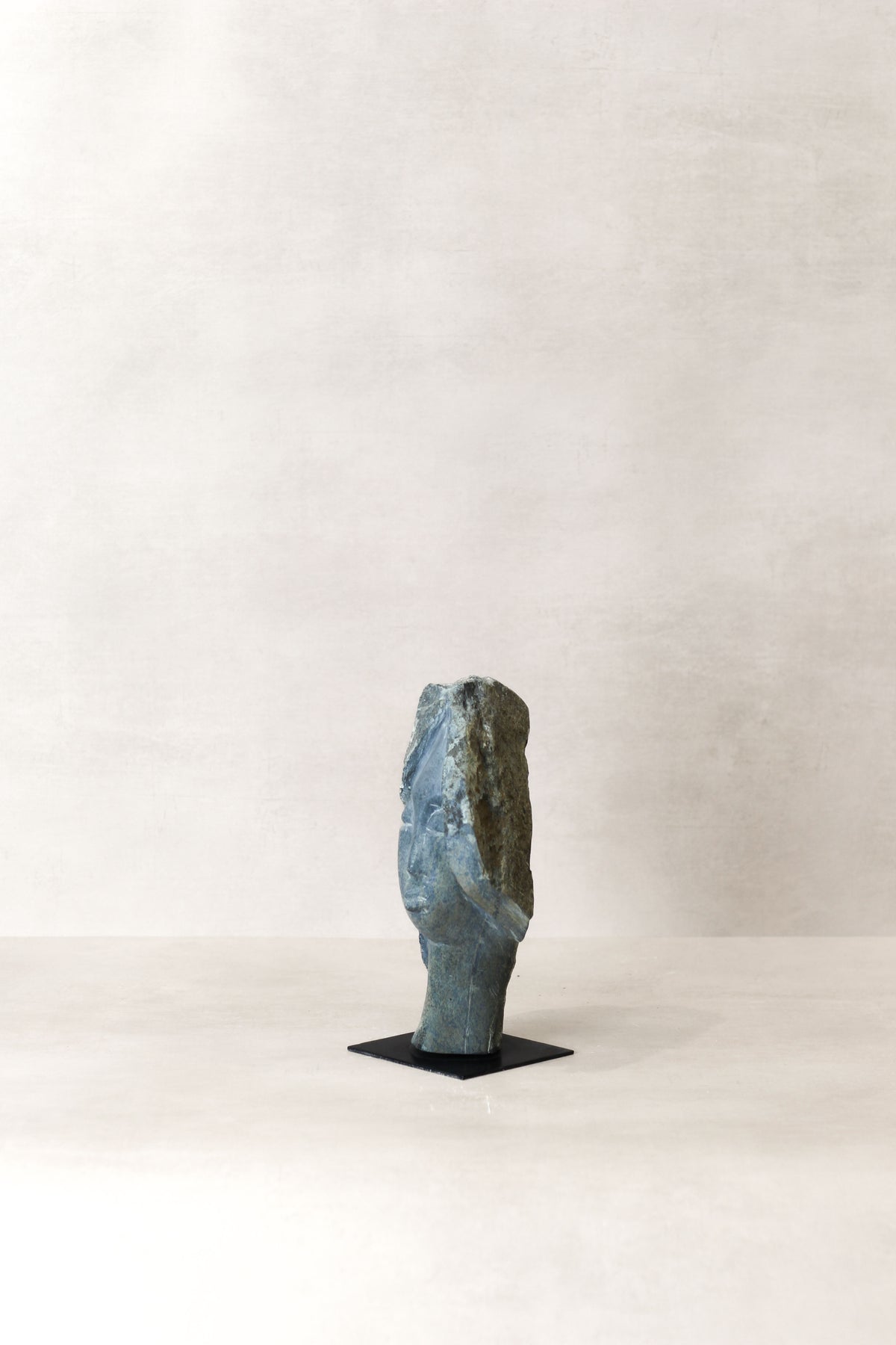 Stone head sculpture by Rizimu Chiwawa Zimbabwe (3006)