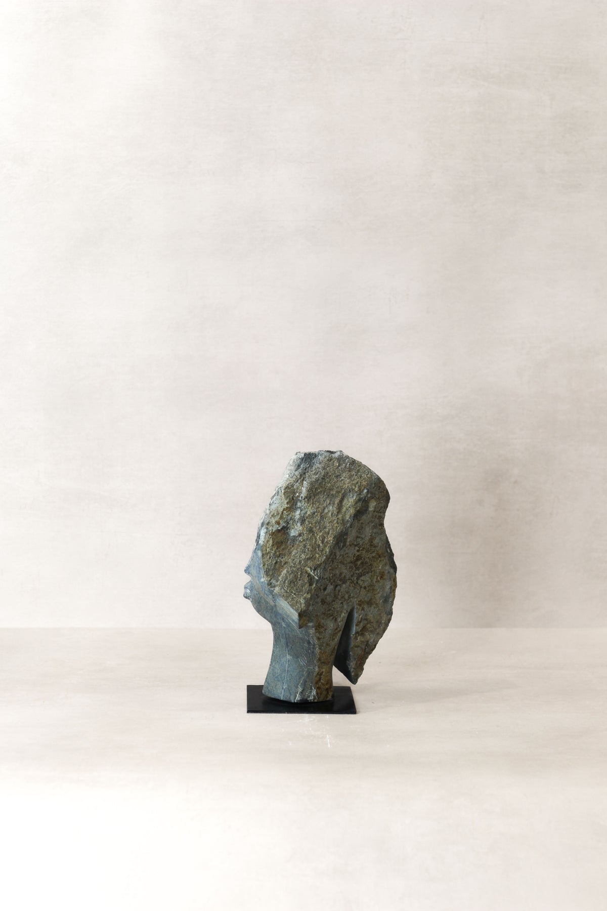 Stone head sculpture by Rizimu Chiwawa Zimbabwe (3006)
