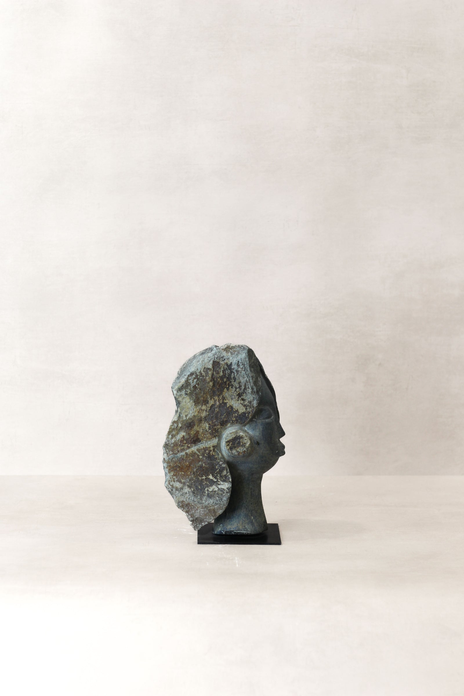 Stone head sculpture by Rizimu Chiwawa Zimbabwe (3006)