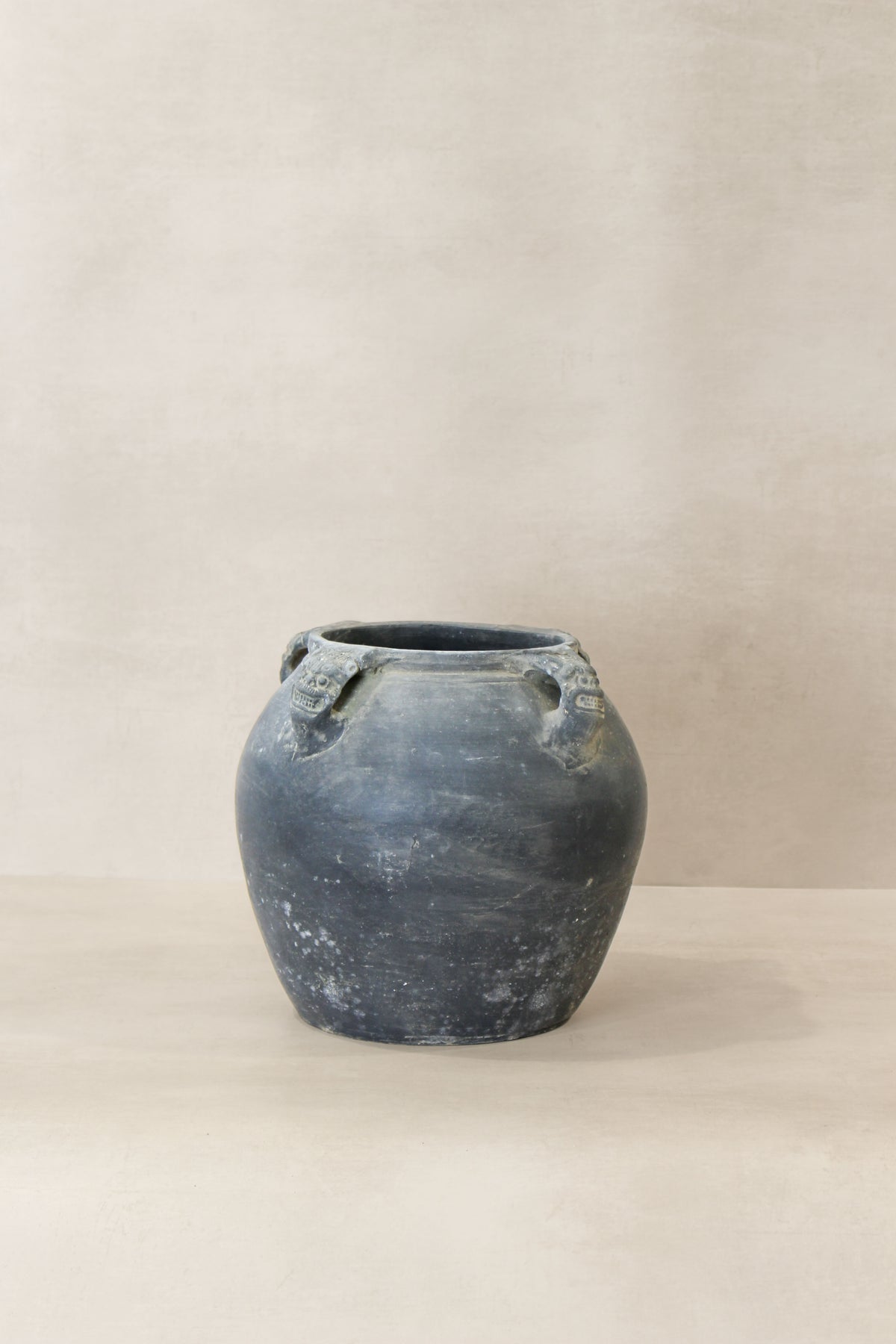 Vintage Lion Ears Dark Pot - De01