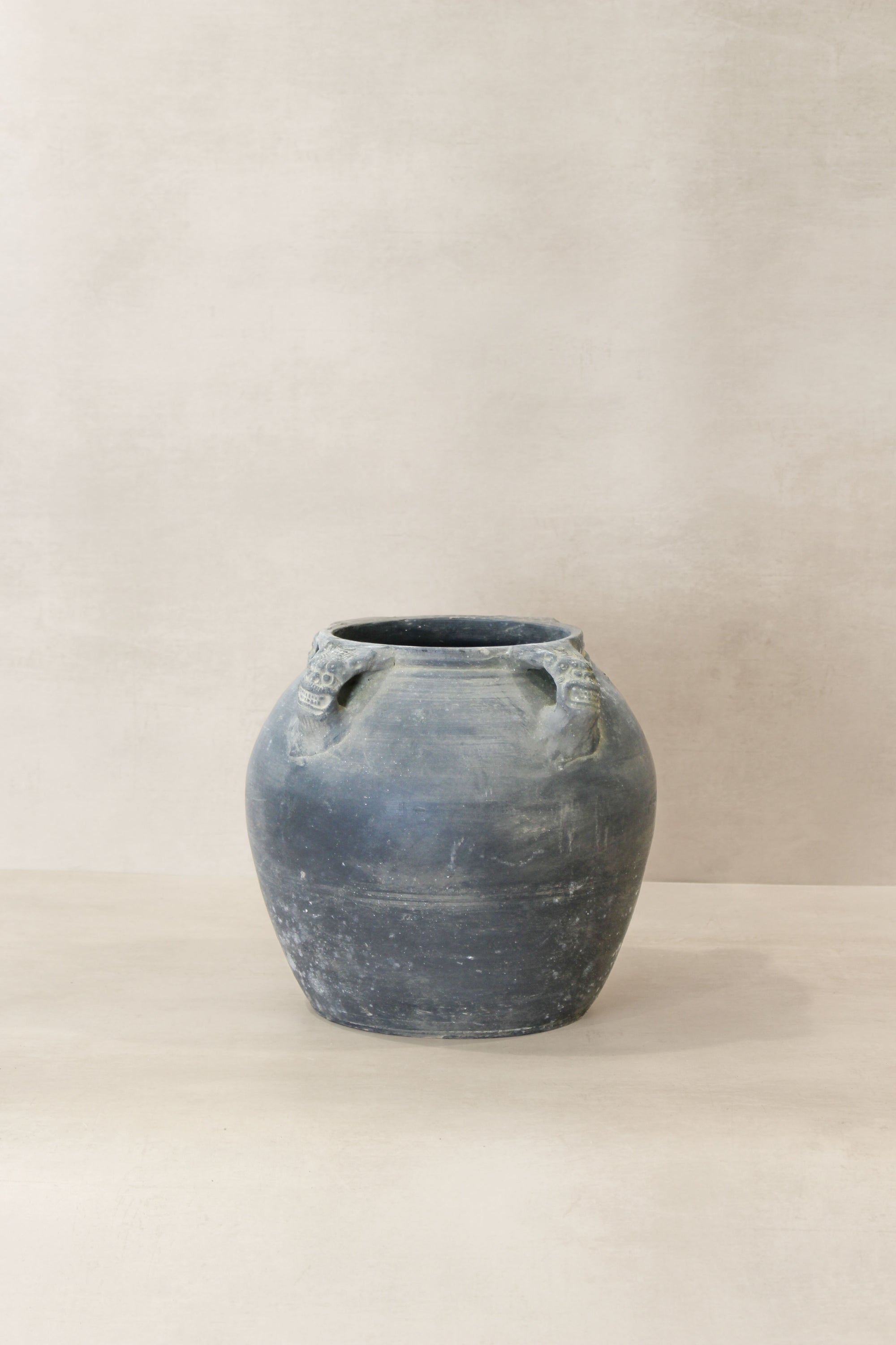 Vintage Lion Ears Dark Pot - De01