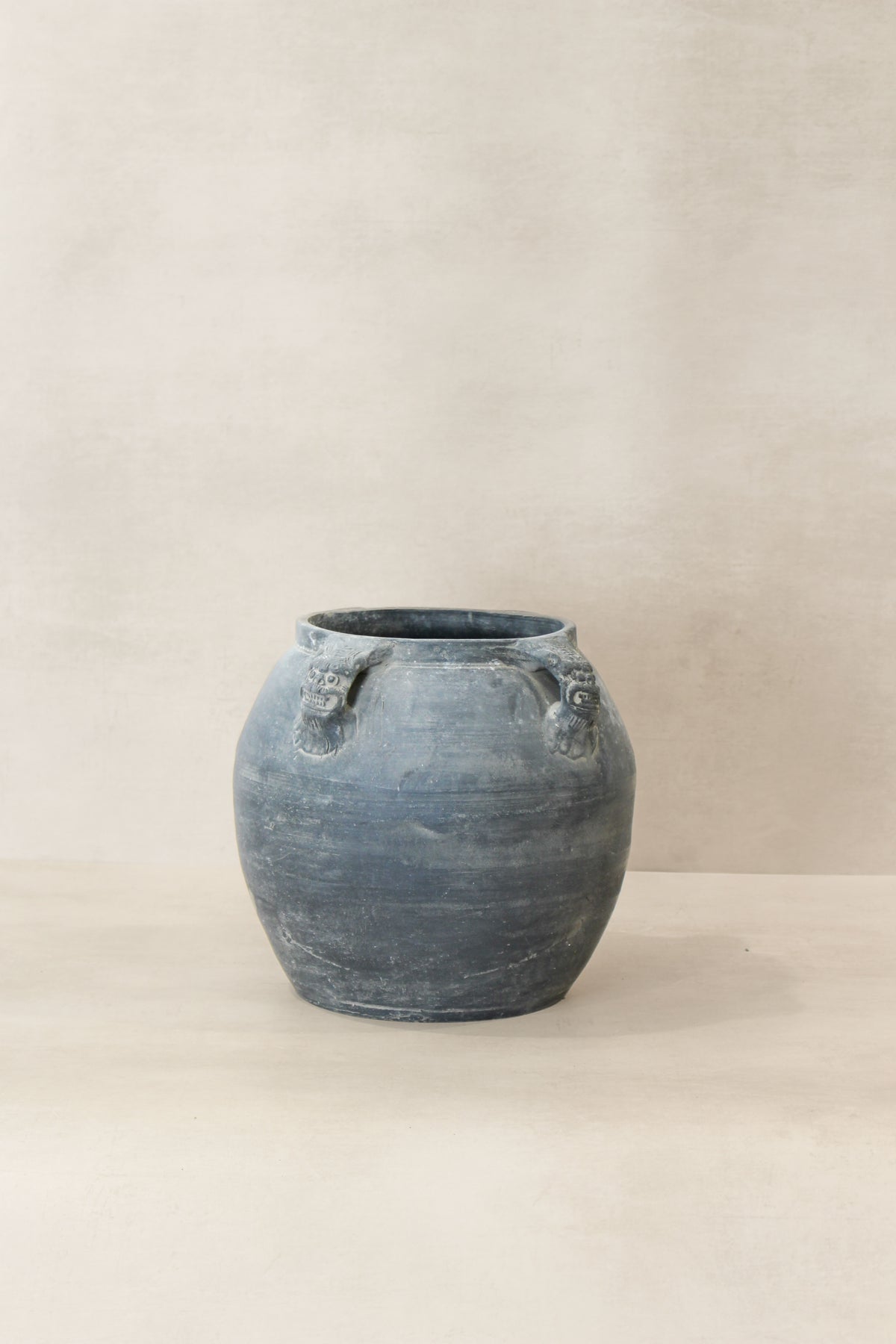 Vintage Lion Ears Dark Pot - De02