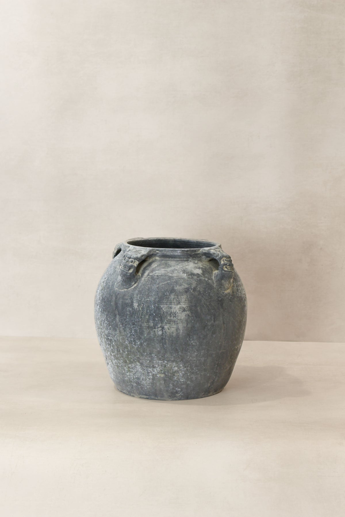 Vintage Lion Ears Dark Pot - De03