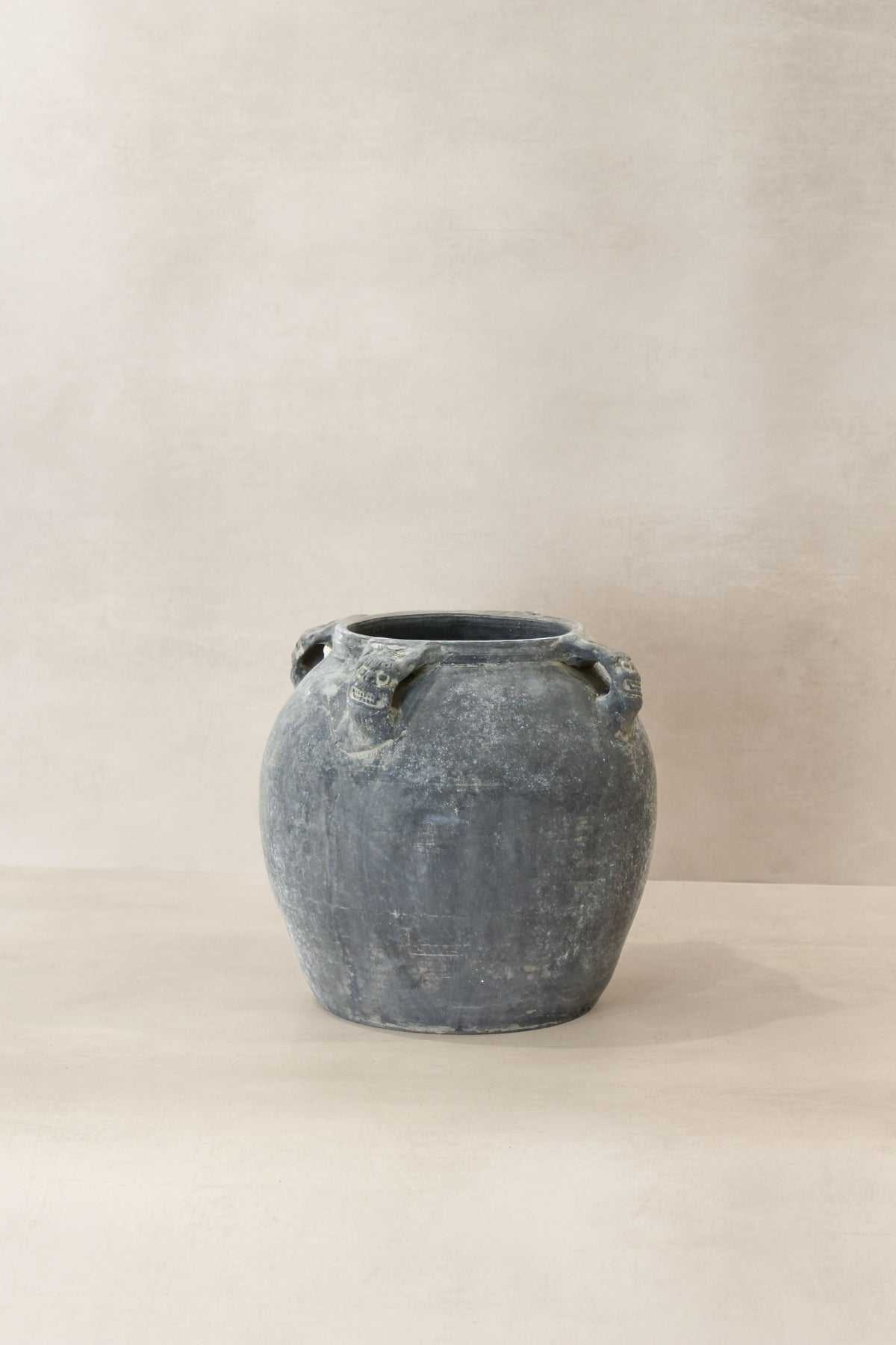 Vintage Lion Ears Dark Pot - De03