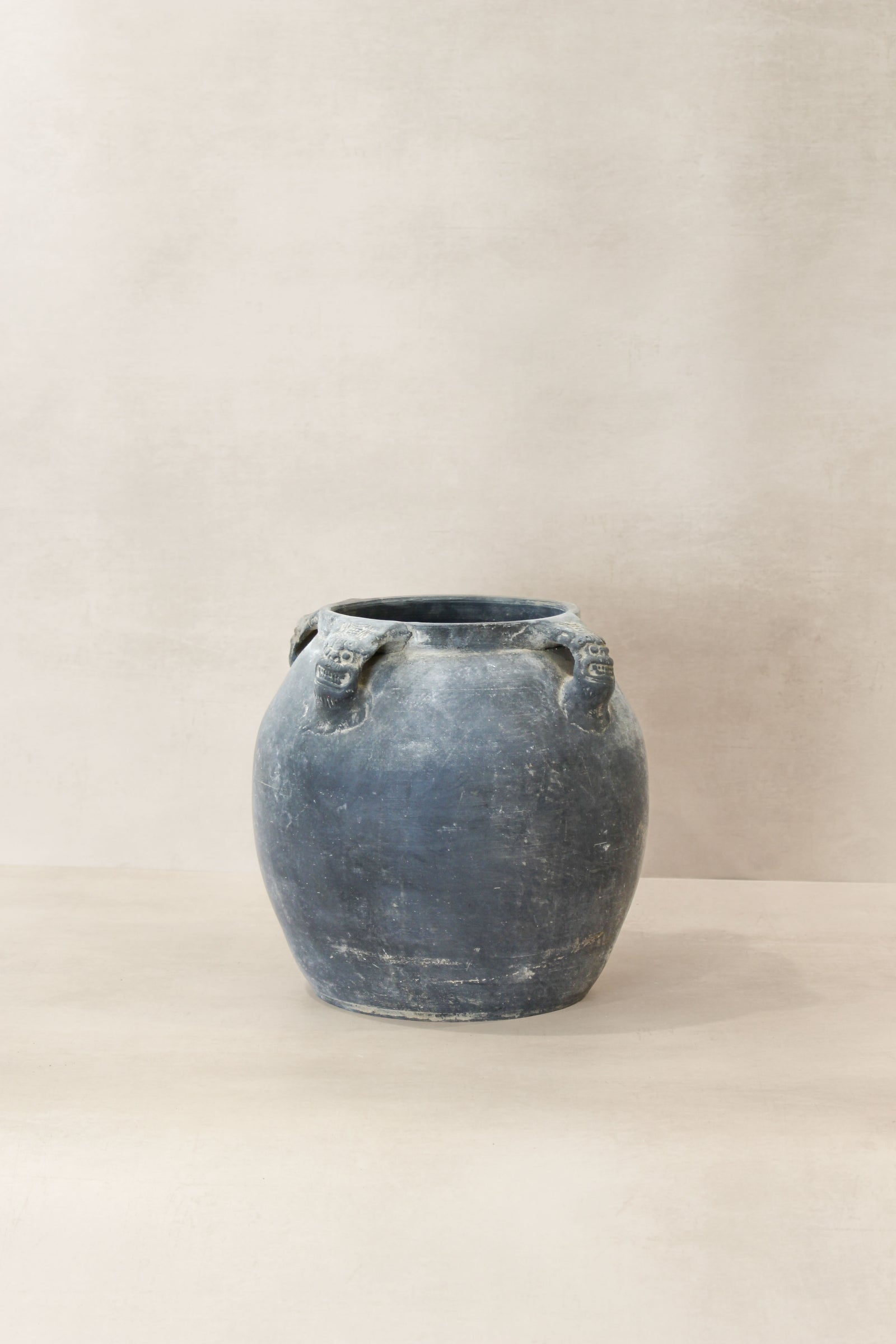 Vintage Lion Ears Dark Pot - De04