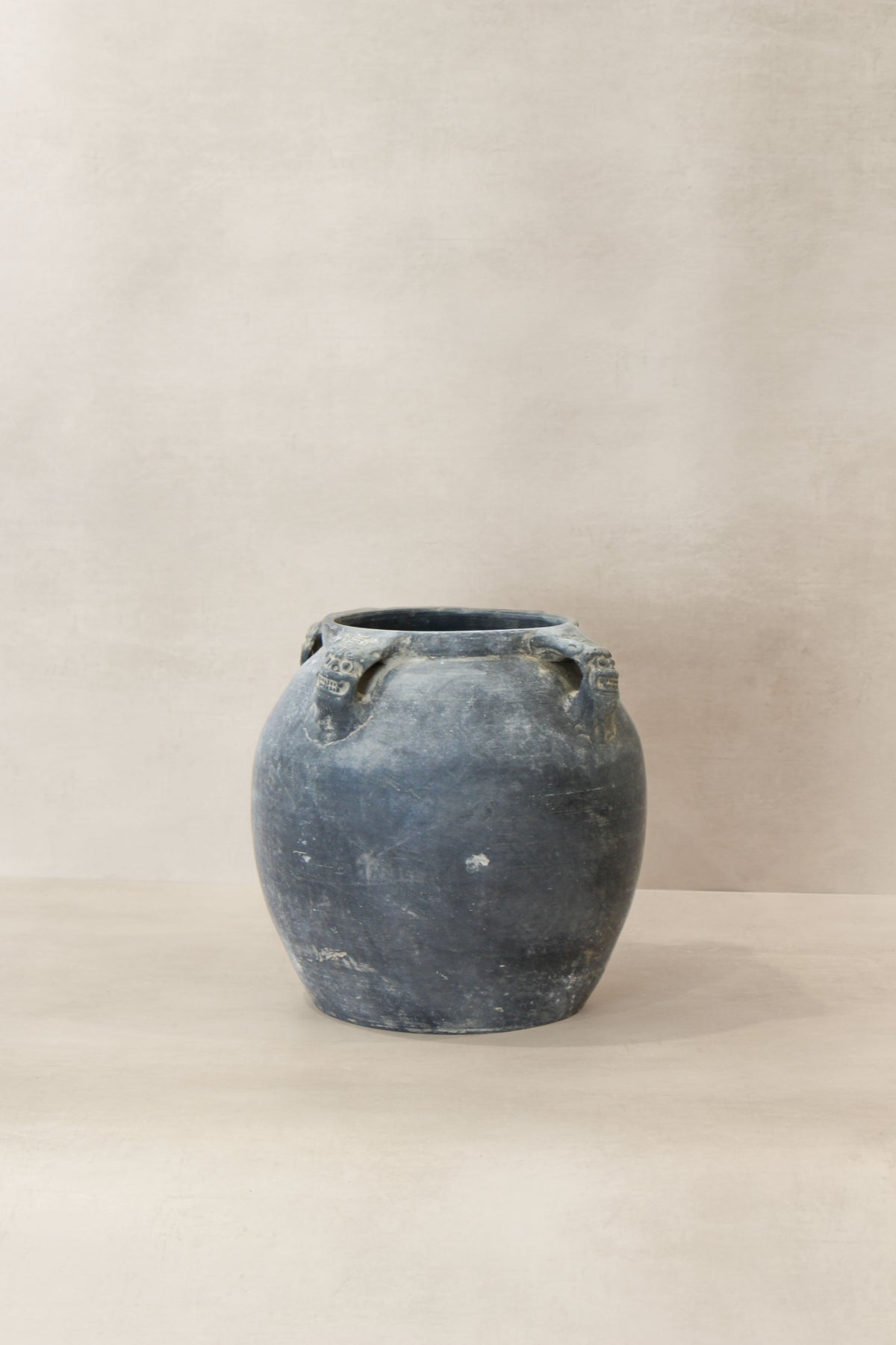 Vintage Lion Ears Dark Pot - De04