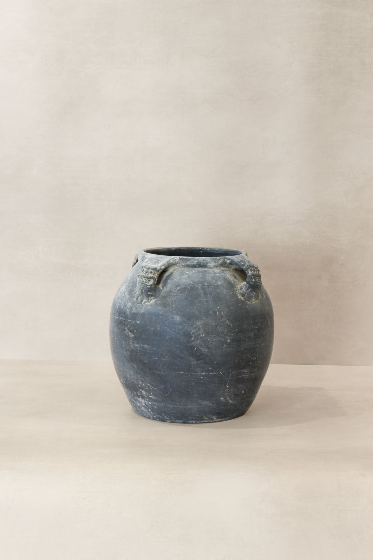 Vintage Lion Ears Dark Pot - De04