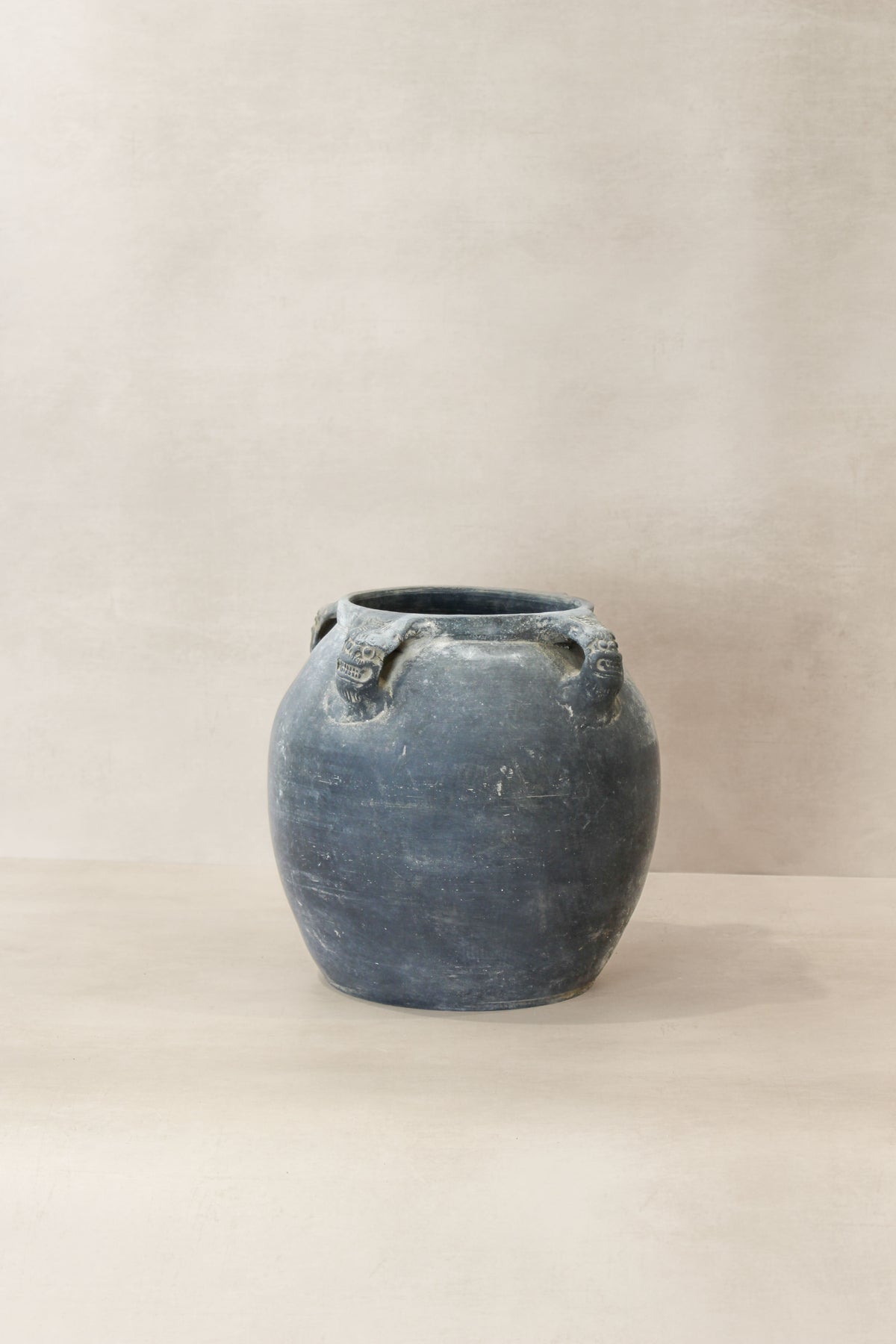 Vintage Lion Ears Dark Pot - De04