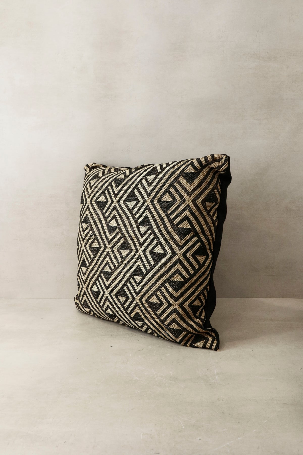 Showa cloth cushion - 74.1