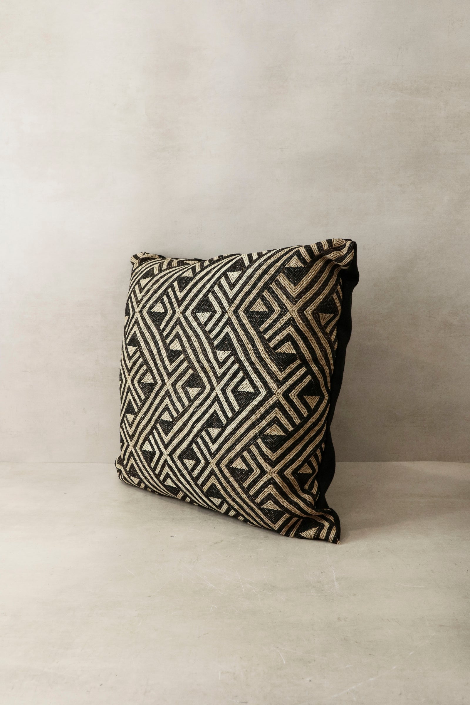 Showa cloth cushion - 74.1