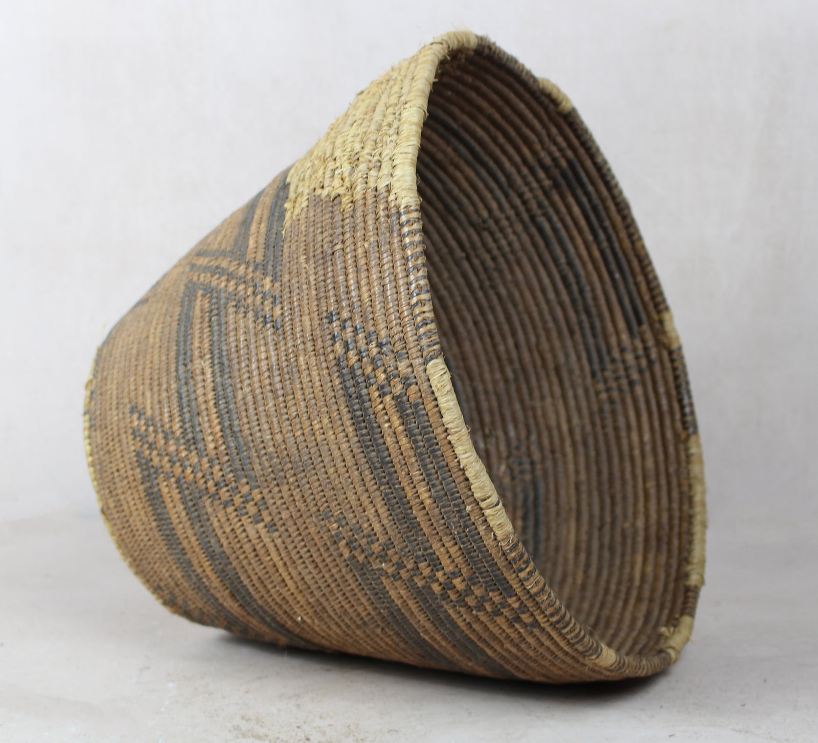 Vintage Tutsi Basket - Rwanda - 106.3