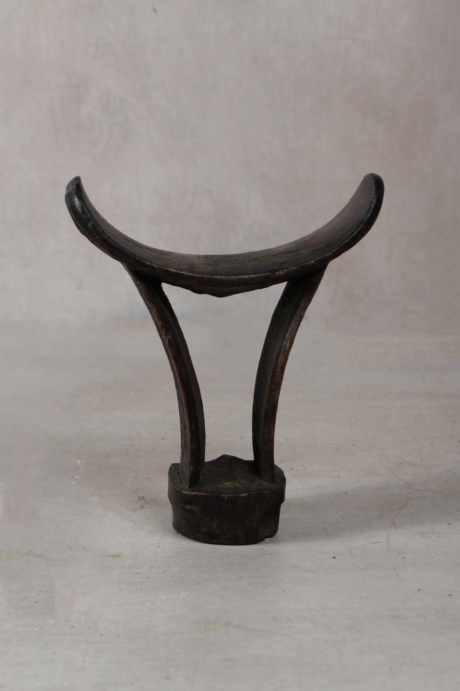 Vintage hand-carved Ethiopian wooden headrest in dark wood, sculptural African artefact (24.1)