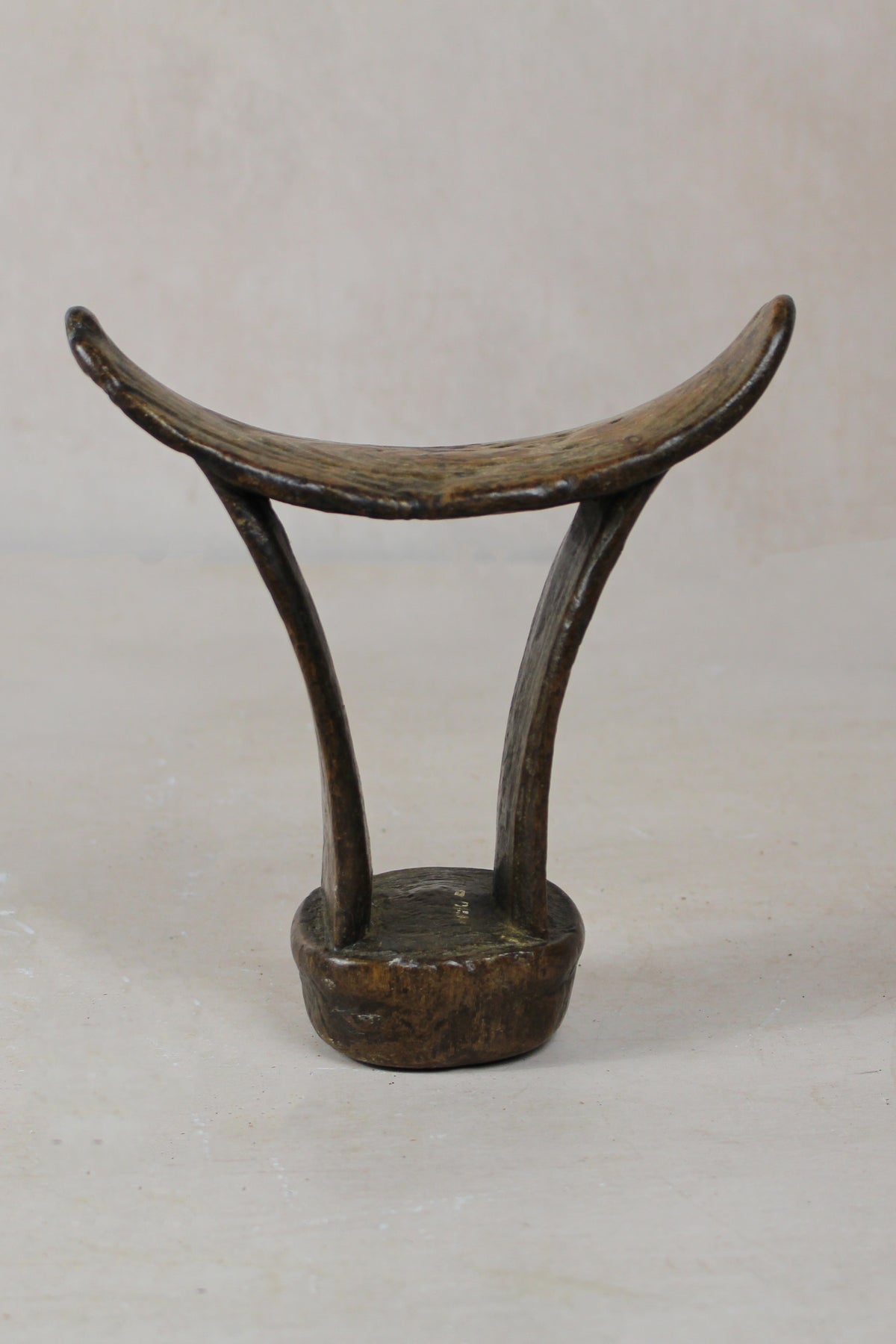 Vintage hand-carved Ethiopian wooden headrest in dark wood, sculptural African artefact (24.2)