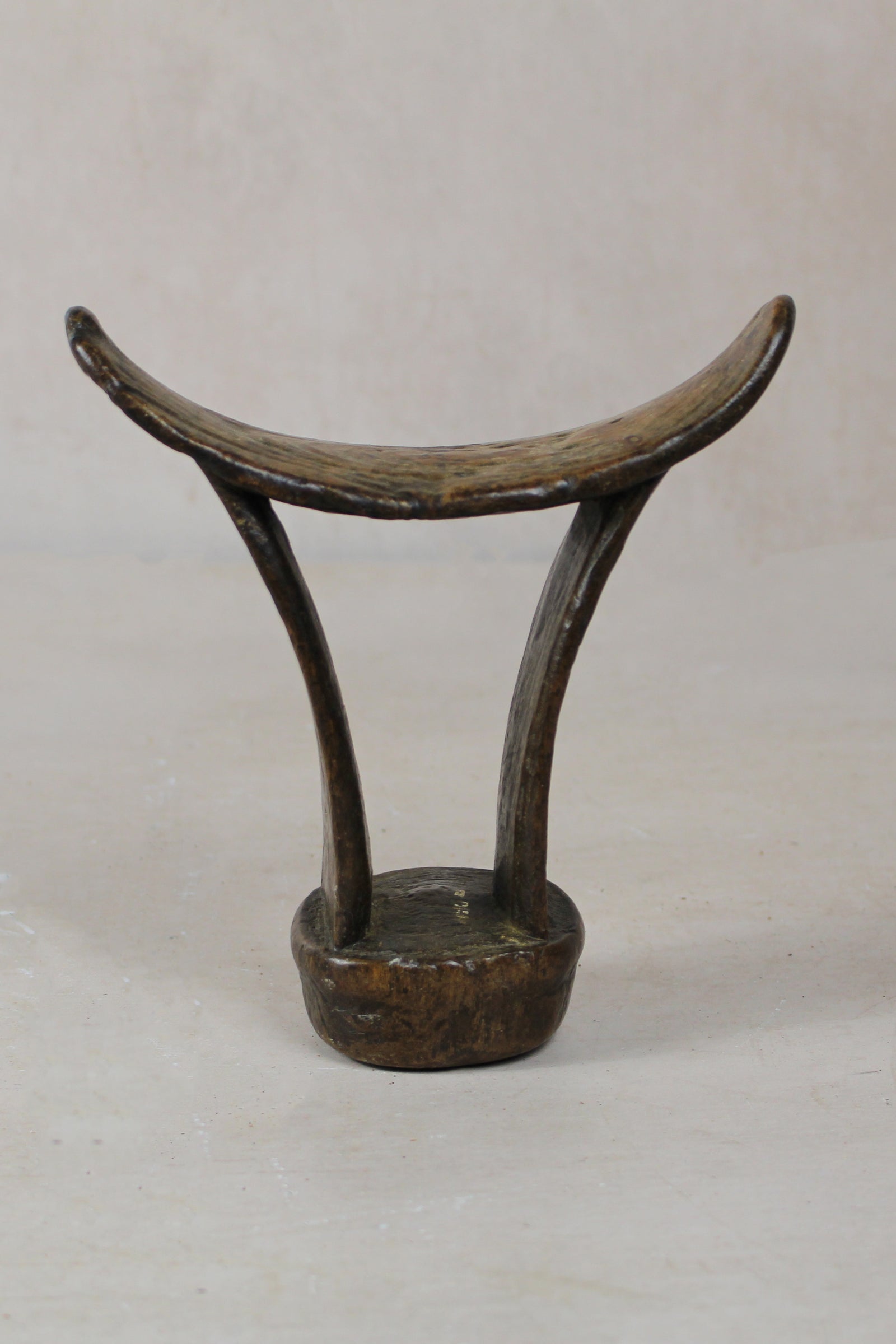 Vintage hand-carved Ethiopian wooden headrest in dark wood, sculptural African artefact (24.2)