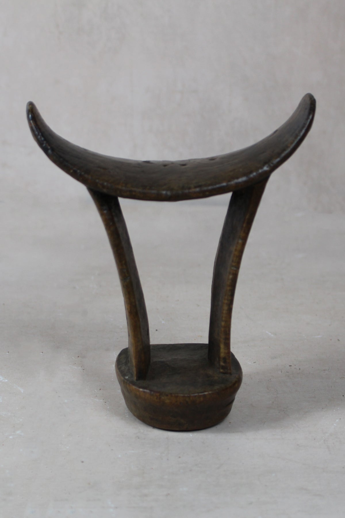 Vintage hand-carved Ethiopian wooden headrest in dark wood, sculptural African artefact (24.4)