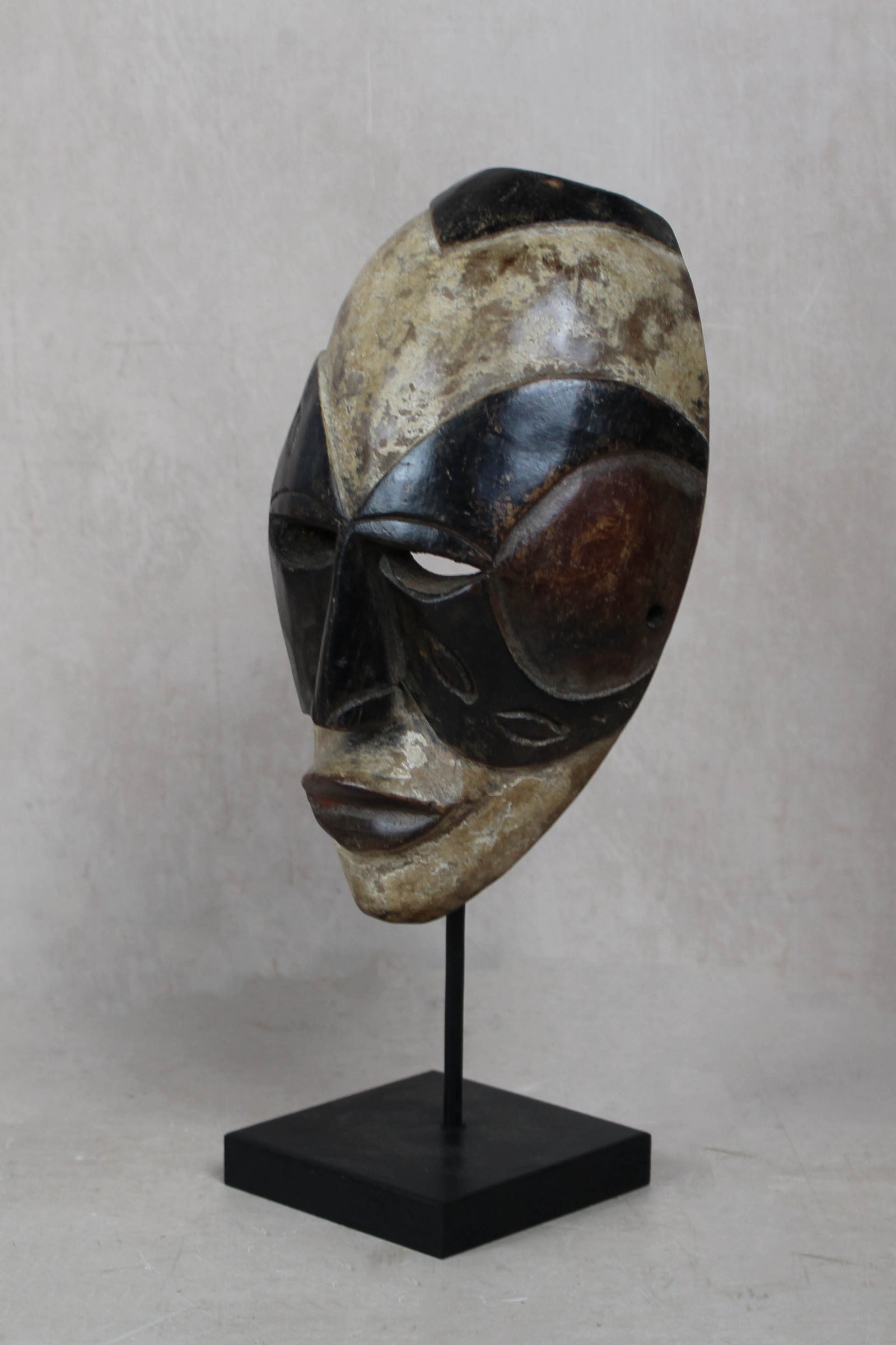 Hand carved Igbo African mask small - 206.2