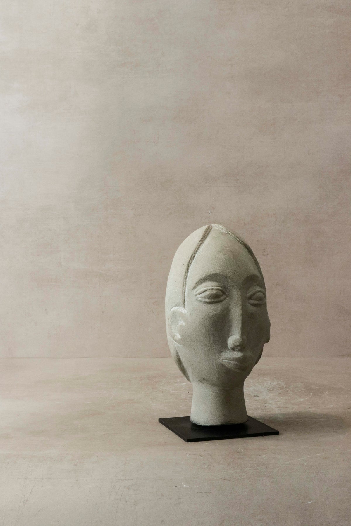 Stone head sculpture by Rizimu Chiwawa, Zimbabwe - 31.05